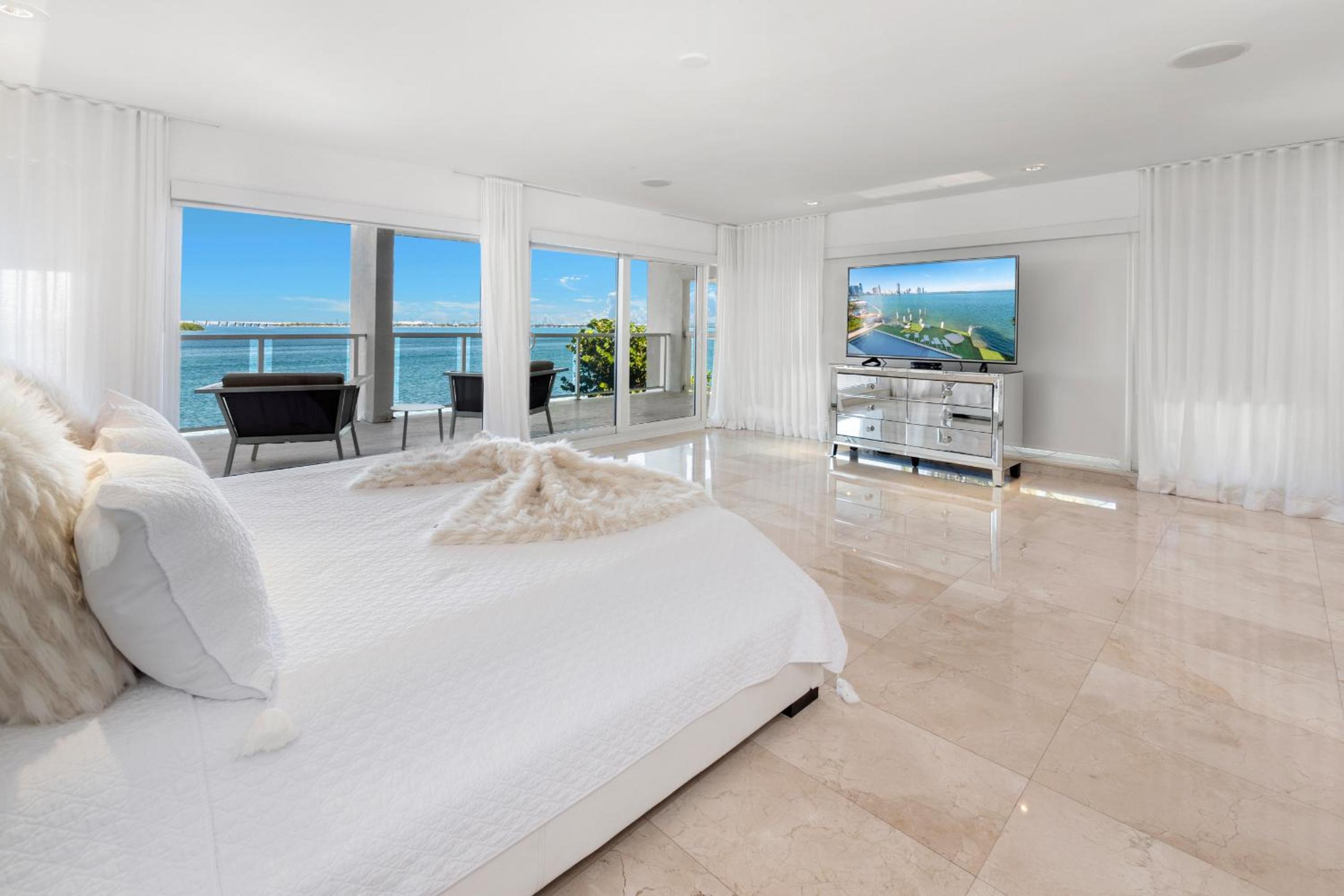 Experience Opulence Your Exclusive Waterfront Sanctuary in Miami Beach