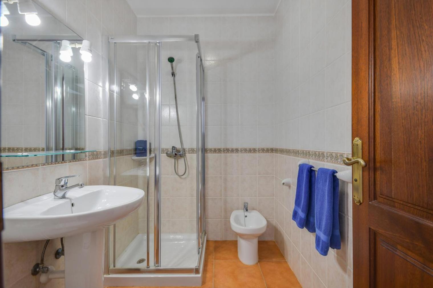 APARTAMENTOS FLOR