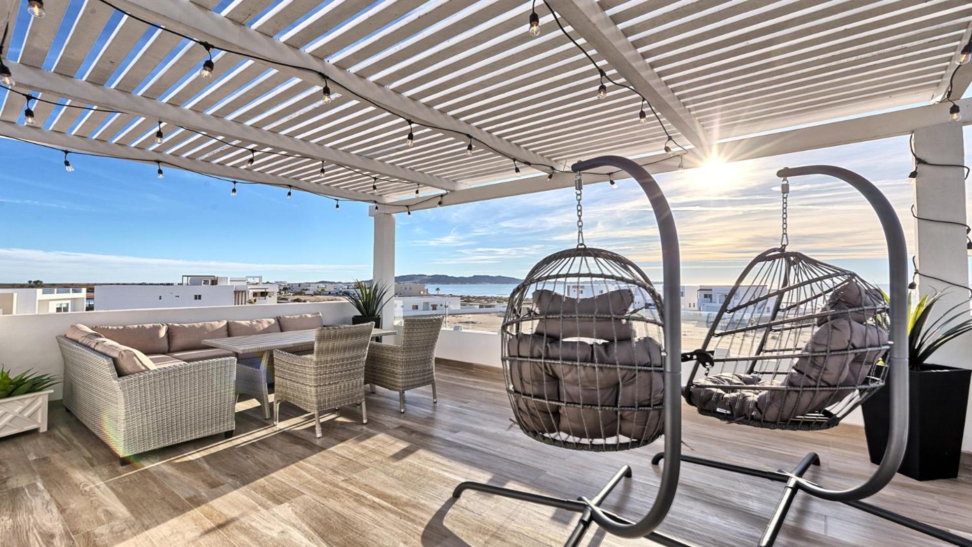 Luxury Retreat Playa Laguna: 5-Bedroom Bliss view 2