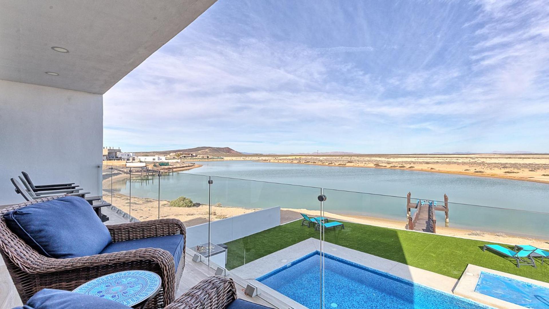 Luxury Retreat Playa Laguna: 5-Bedroom Bliss view 3