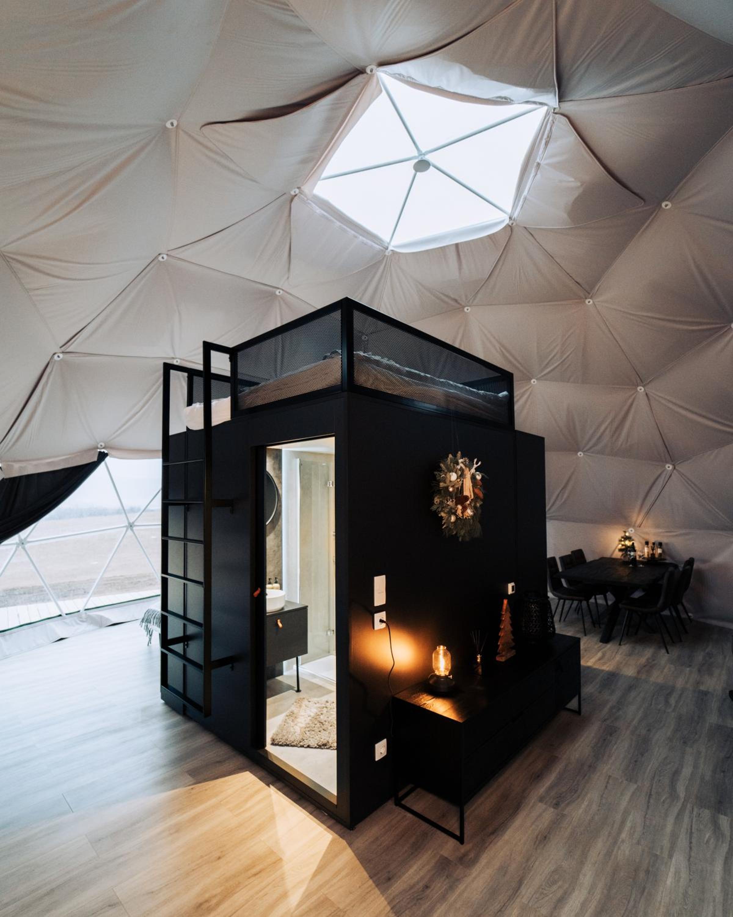 Golden Circle Domes - Lake View view 4