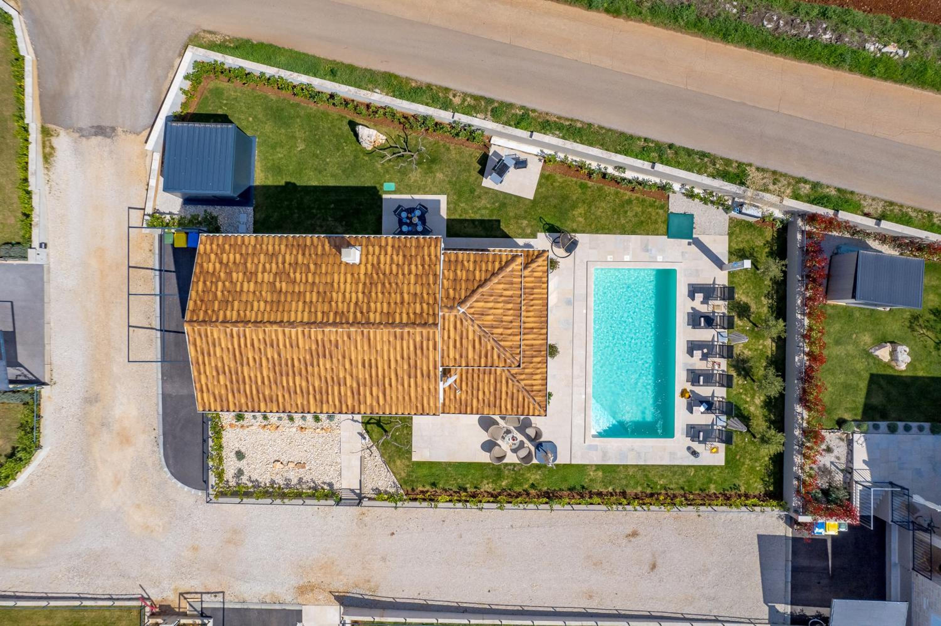 Villa Lente, villa con piscina en Muntrilj