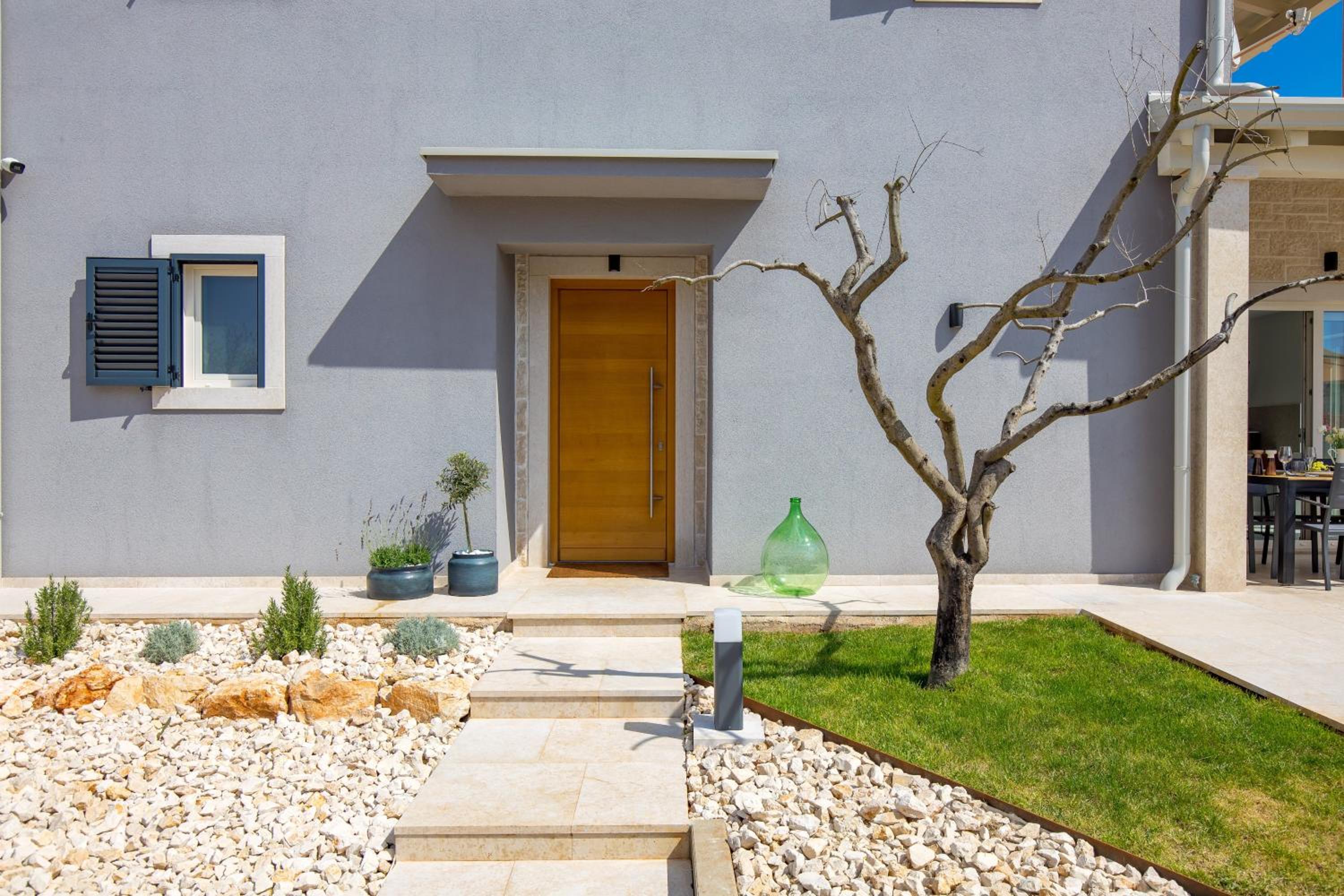 Villa Lente, villa con piscina en Muntrilj