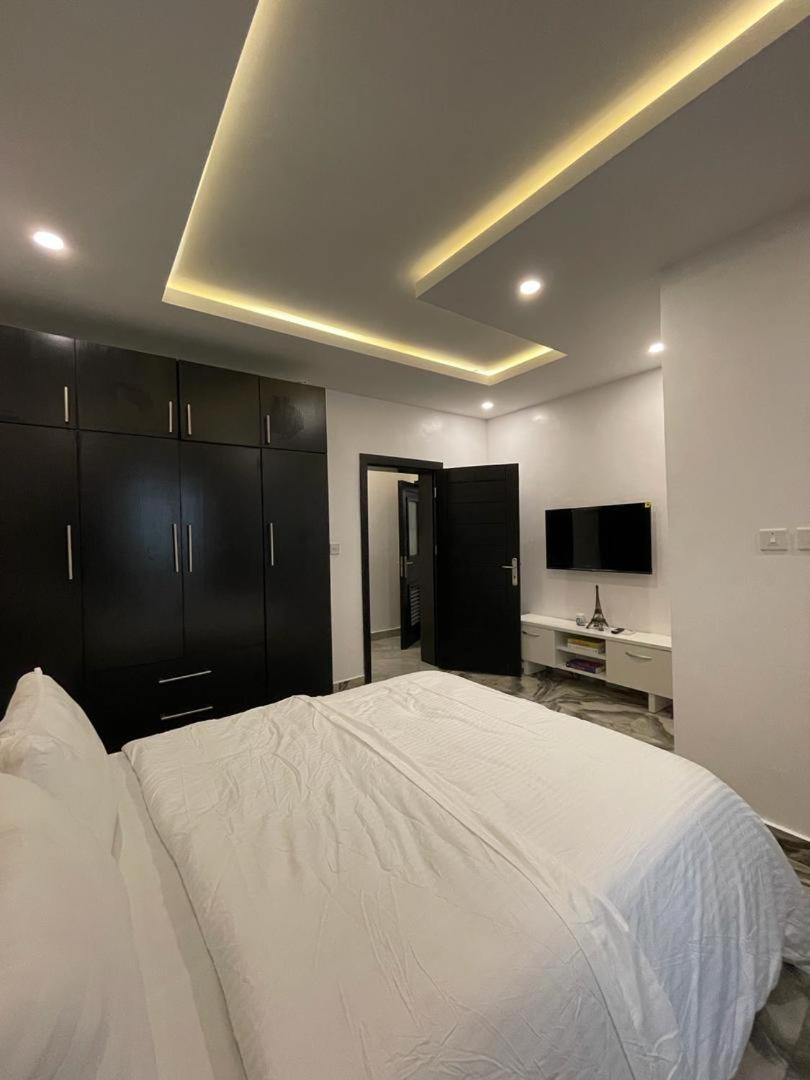Bonds apartment