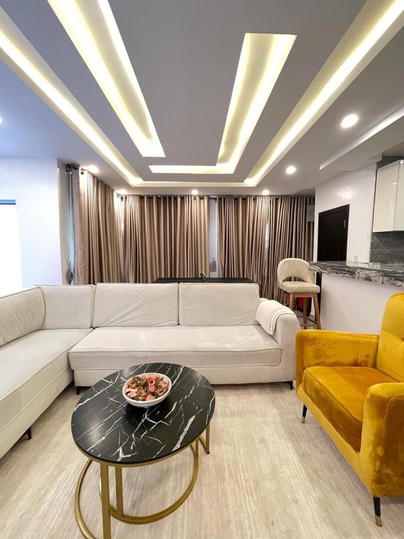 Bonds apartment