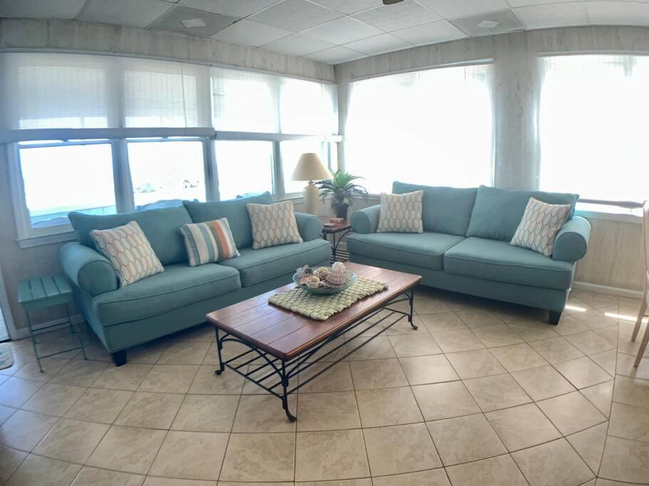 Almost Heaven OCEANFRONT D 3 Bd/3B FREE WIFI view 4