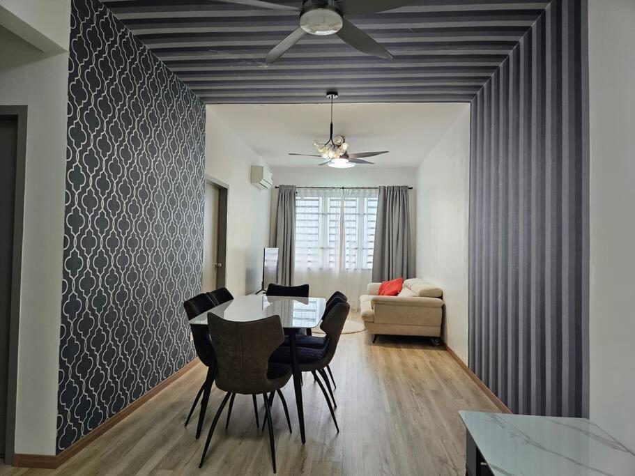 E! Best Apartment photo 1