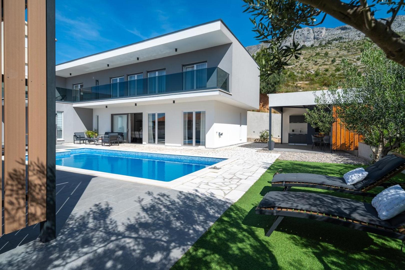 Villa Hill with private 32sqm heated pool and hydro-massage, 4 en-suite bedrooms, 200m from the sandy beach view 5