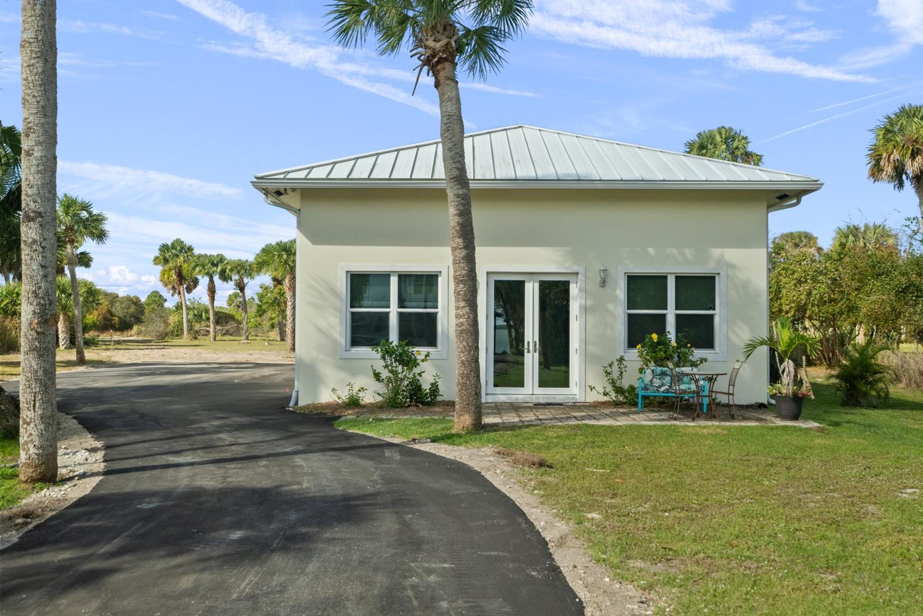 2/1 Riverside Retreat with Loft view 2