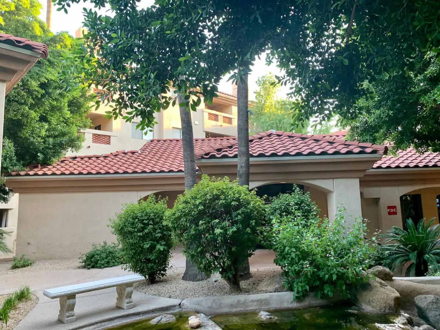 Bright Biltmore Condo - Walk to Dining and Underground Parking
