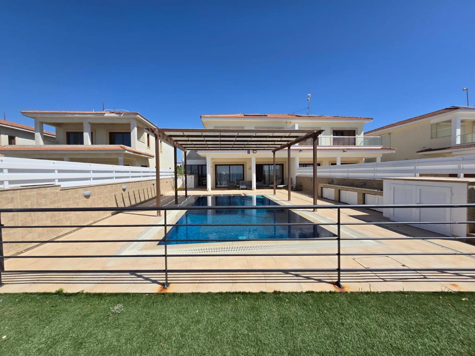 Fabulous beach front house with pool