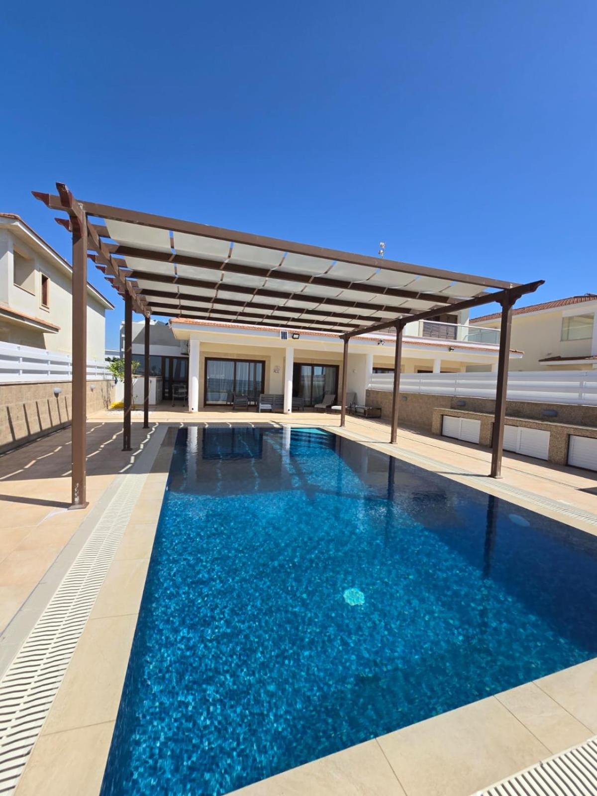 Fabulous beach front house with pool