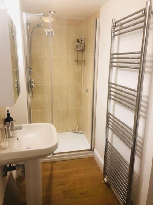 2 double bedroom large modern self contained apartment Free parking view 4