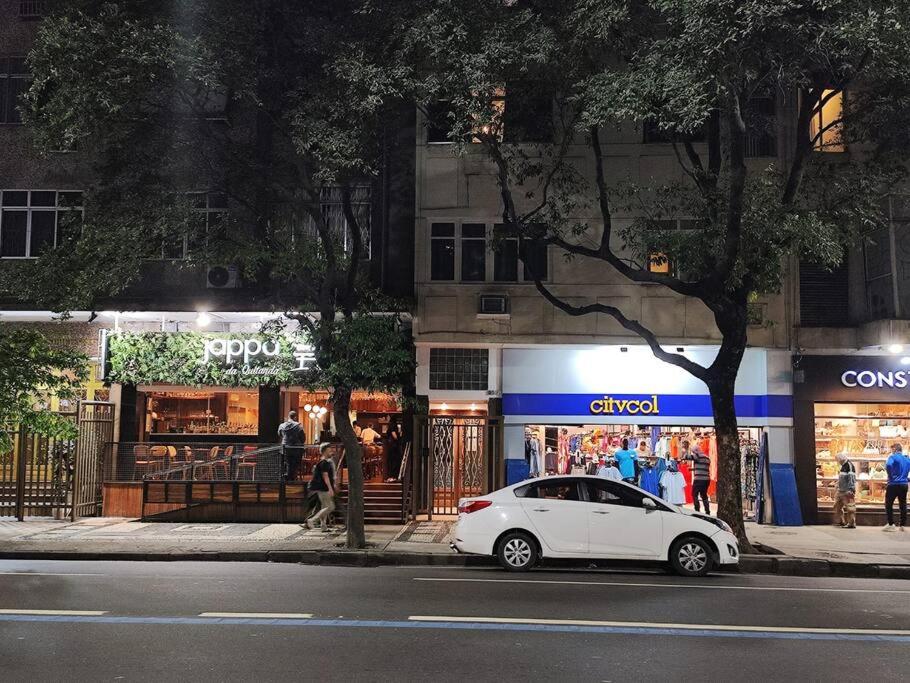 Apê completo em Copacabana/RJ.