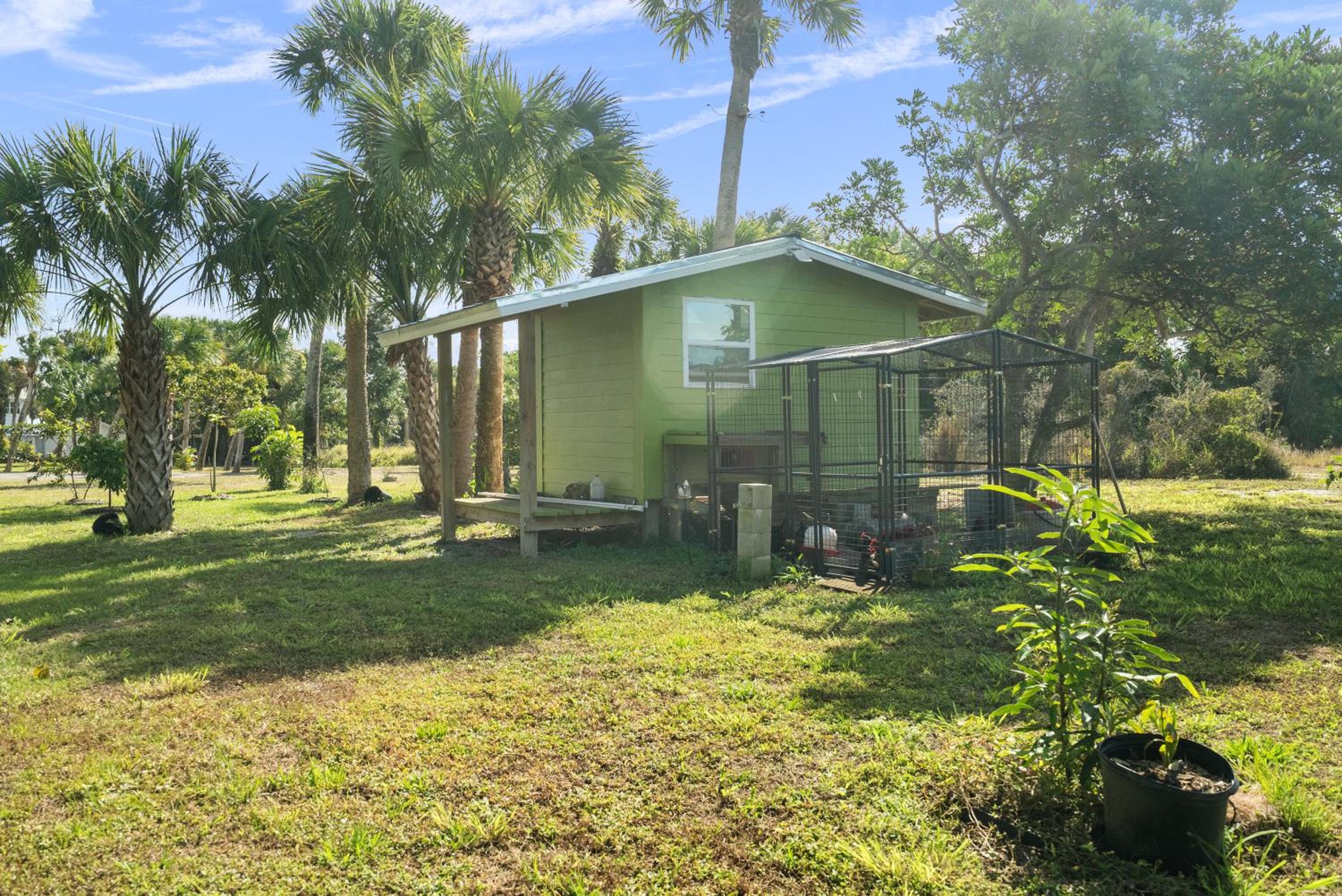 2/1 Riverside Retreat with Loft view 4
