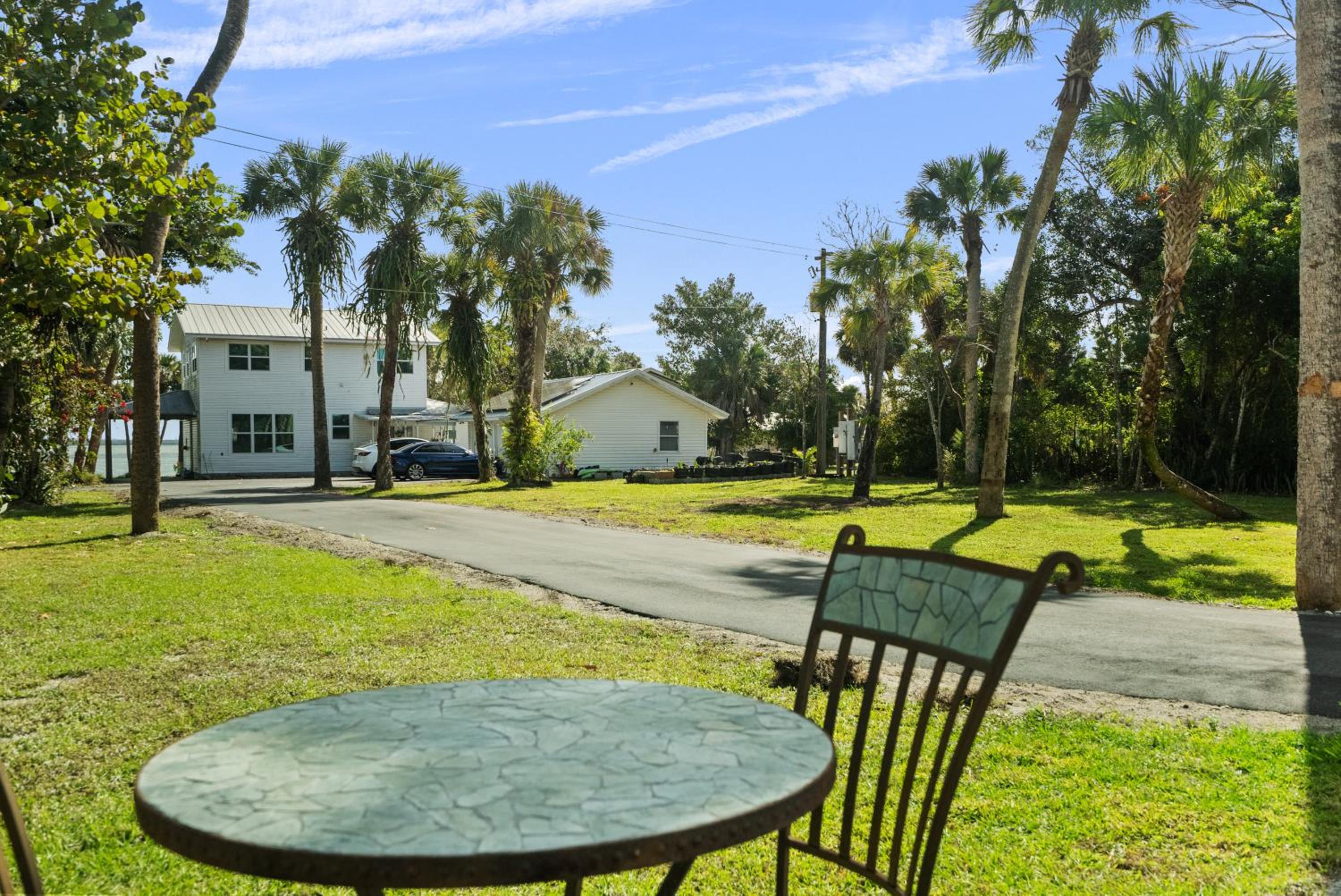 2/1 Riverside Retreat with Loft view 5