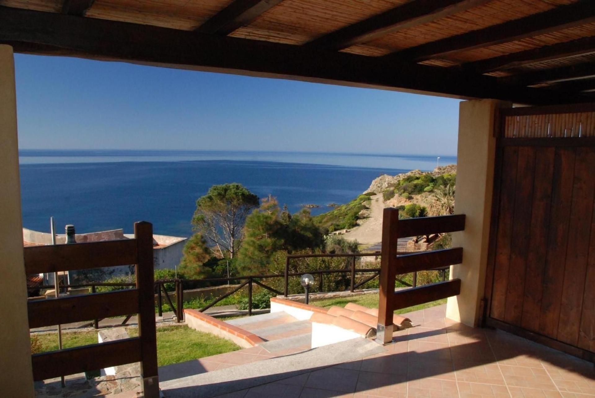 Charmantes Ferienhaus in Torre Dei Corsari mit Terrasse und Meerblick