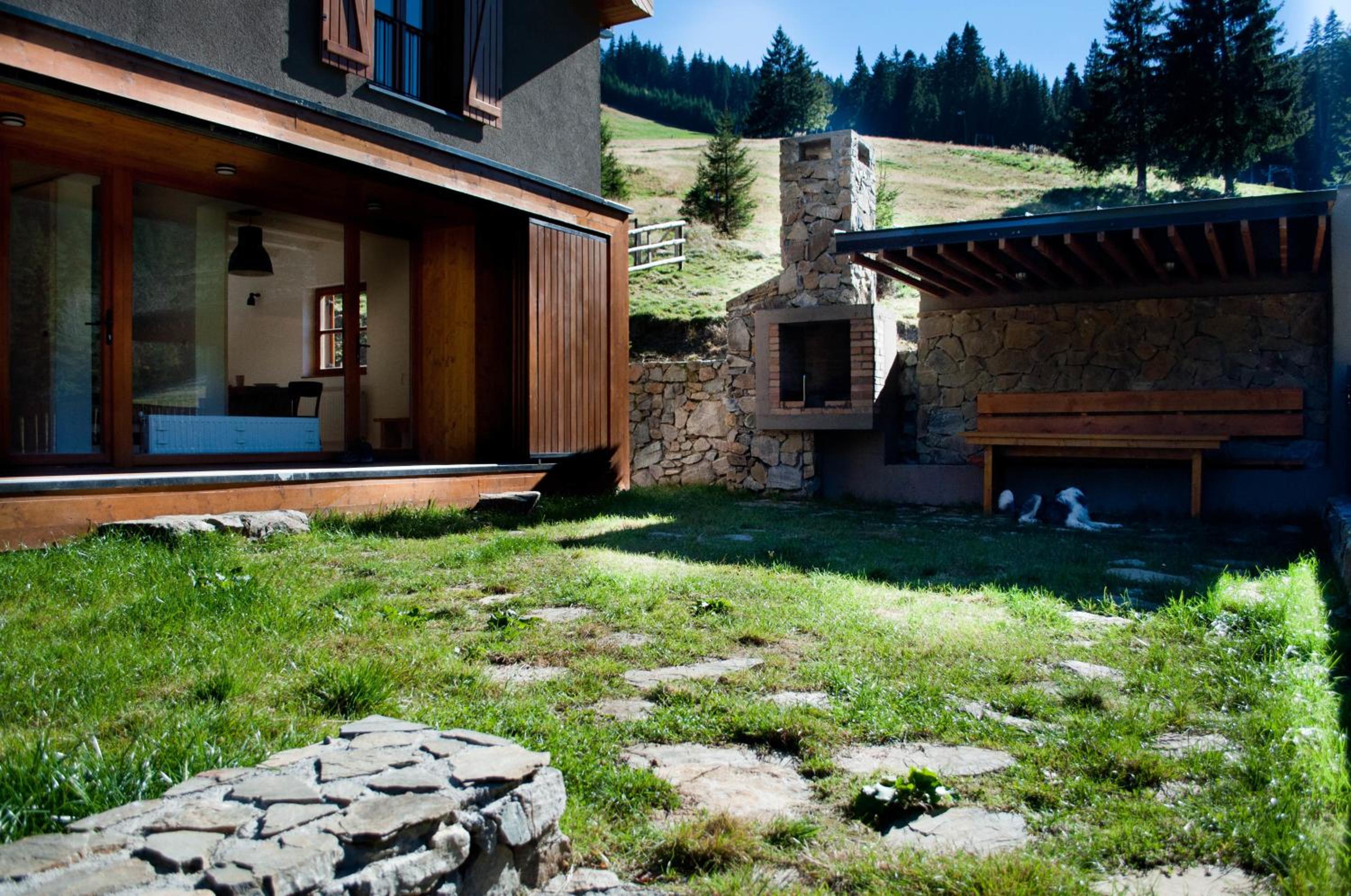 Cabana Poarta Retezat view 4
