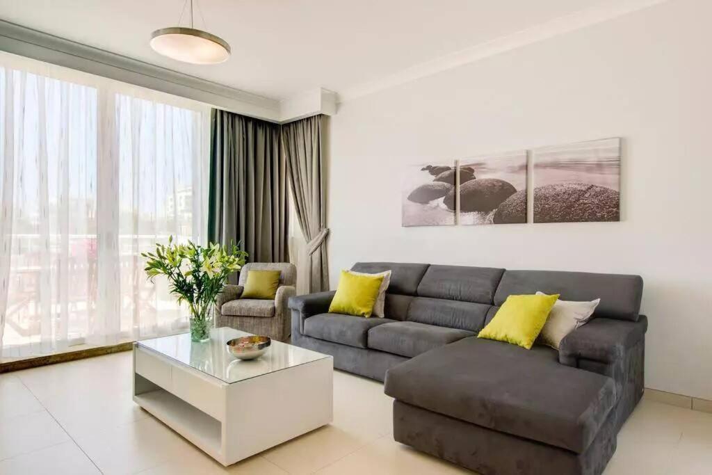 Penthouse with Picturesque Garden and Bayviews view 4