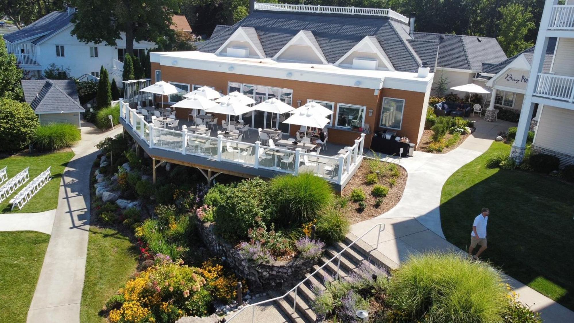 Bay Pointe Inn