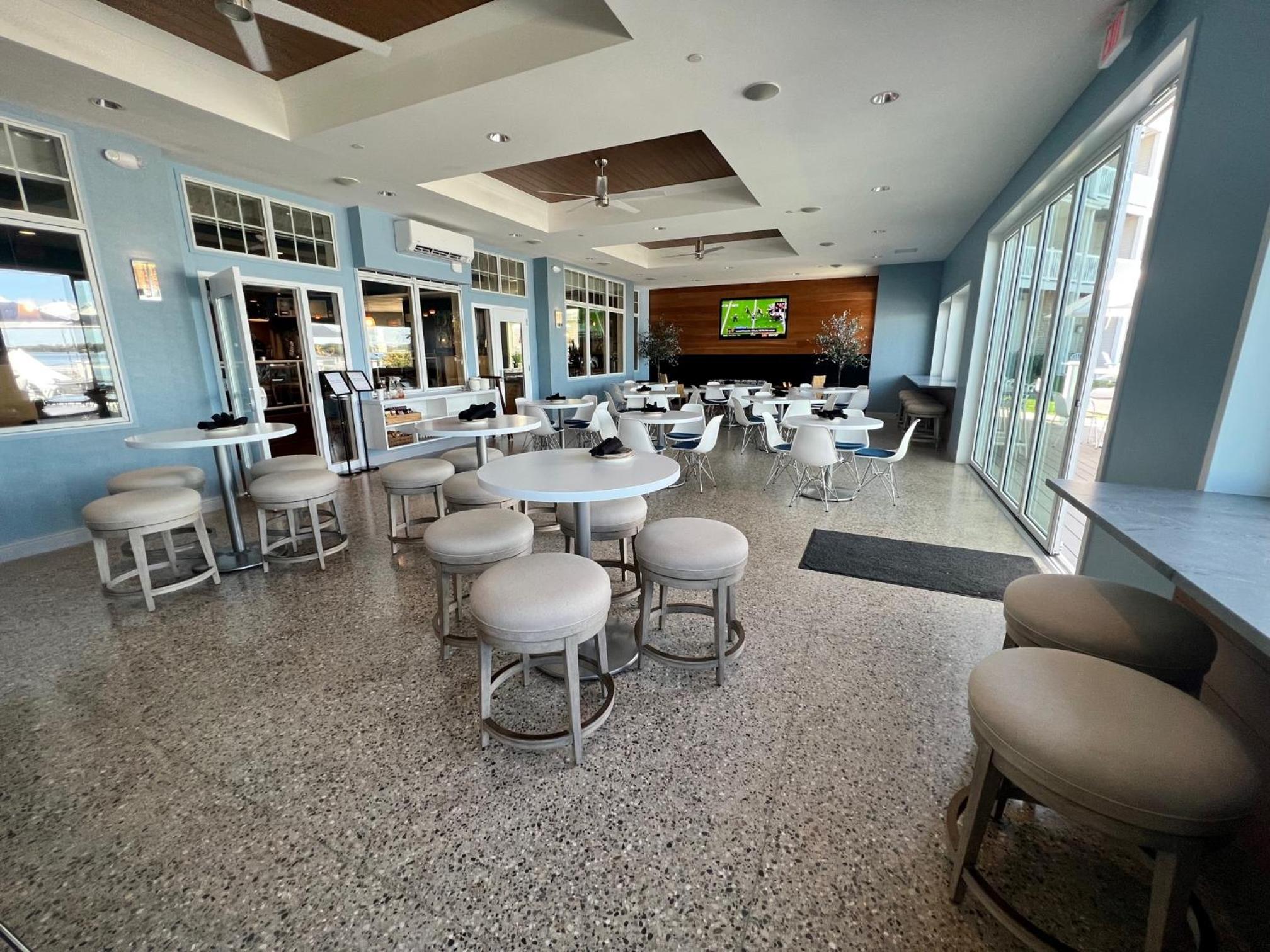 Bay Pointe Inn