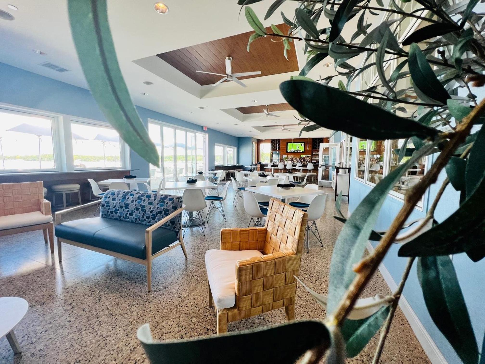 Bay Pointe Inn