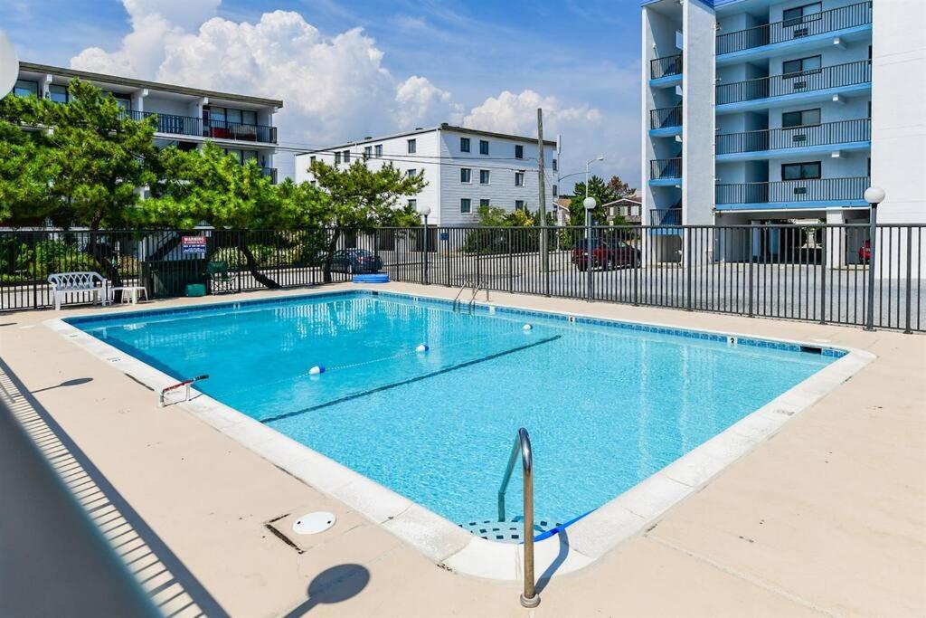 Exquisite Ocean View Condo with Pool view 5