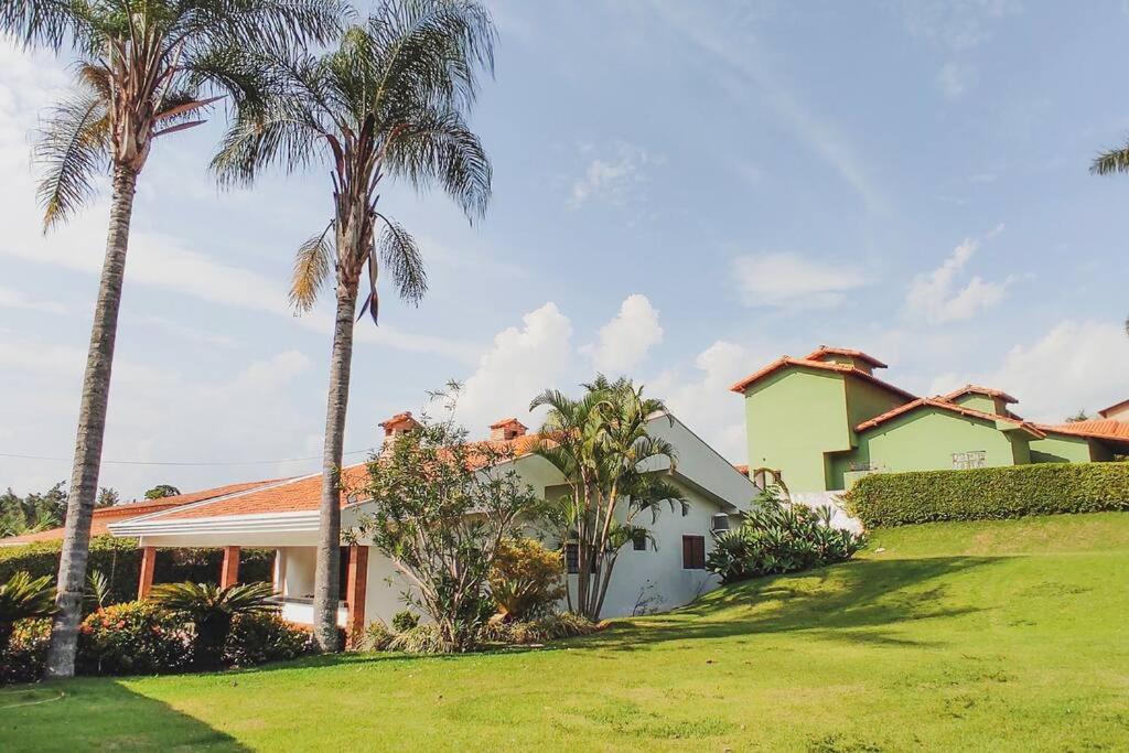 Casa Temporada em Frente ao Lago - Escarpas do Lago - Capitólio