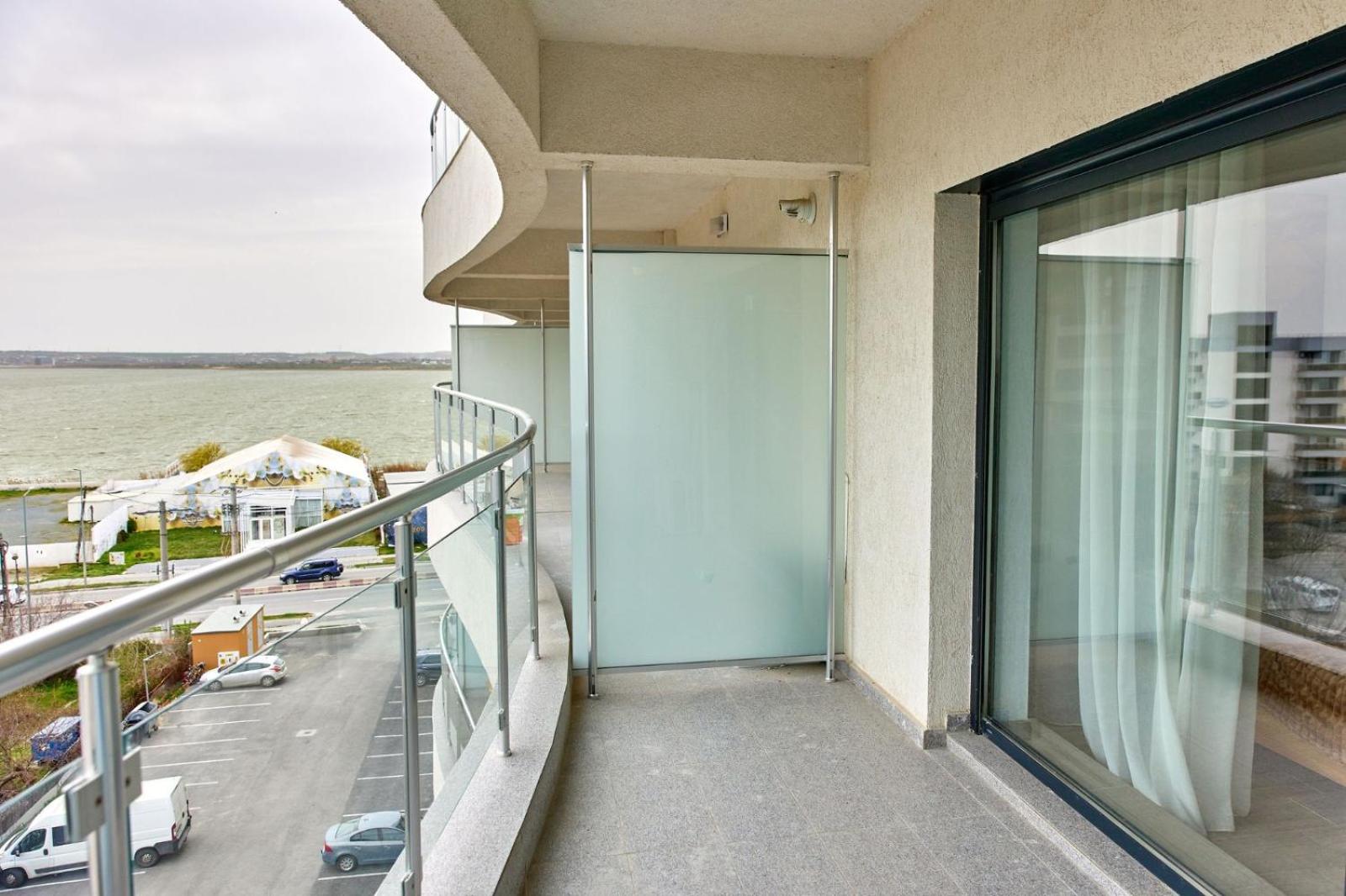Aqua Lake Studio view 4