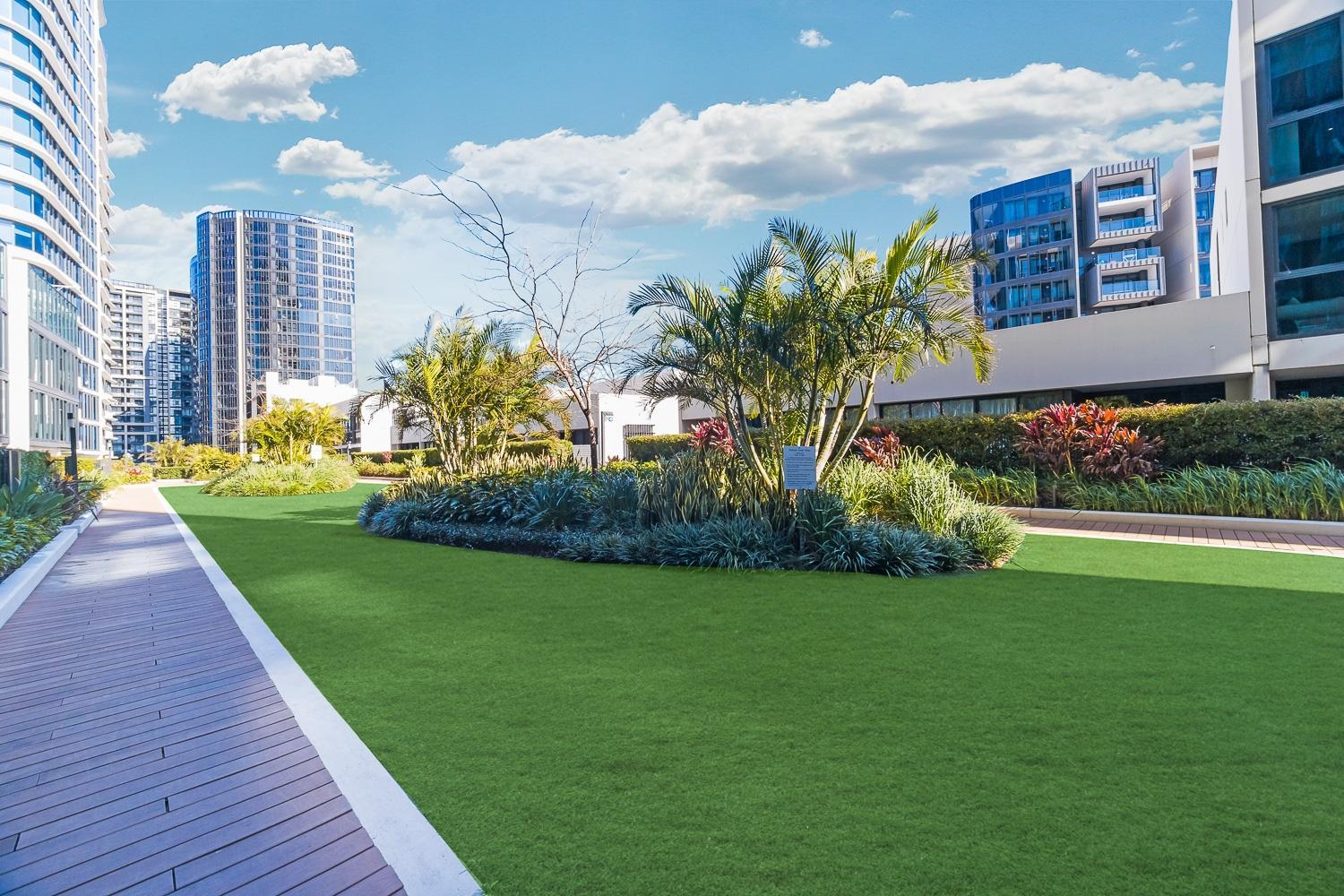 Lumière Waterside Oasis - Views, Parking, Ease