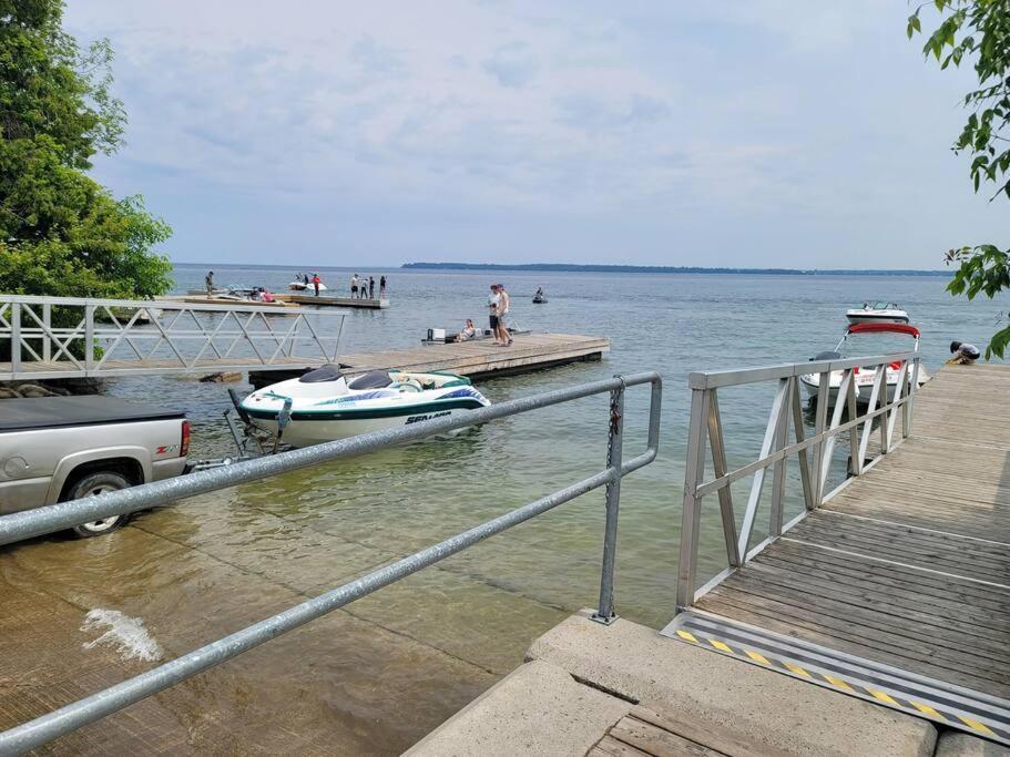 Cottage right across Lake Simcoe in Innisfil