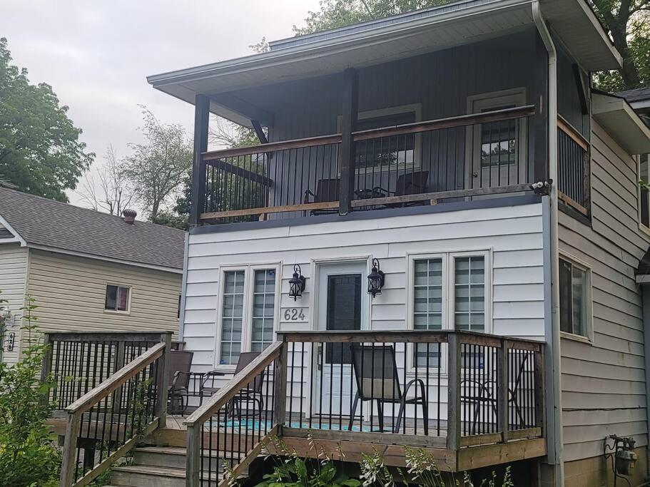 Cottage right across Lake Simcoe in Innisfil