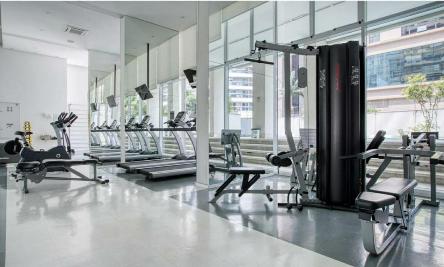 Studio completo no coração da Vila Olimpia com vaga