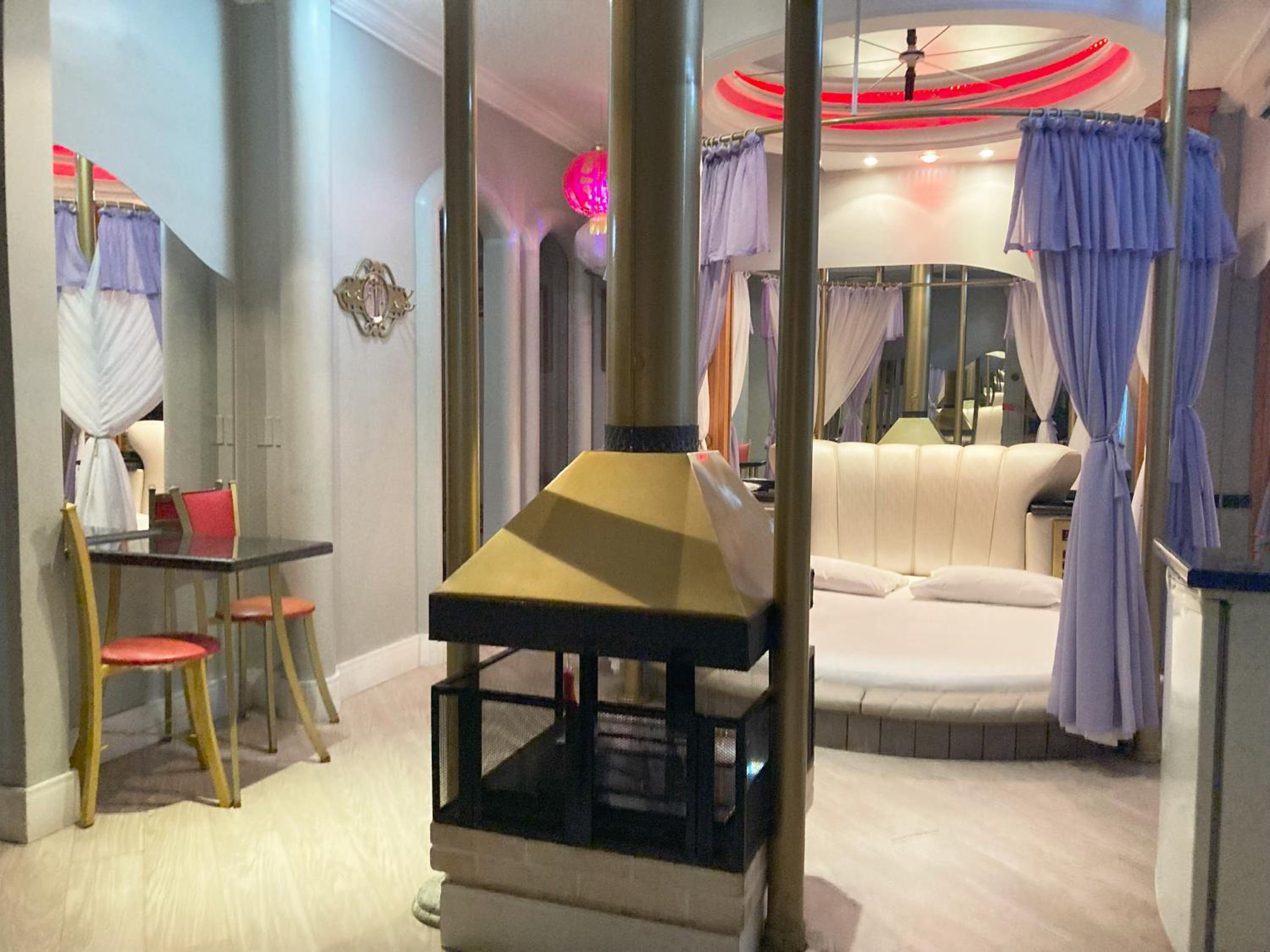 Xangai Motel by Drops