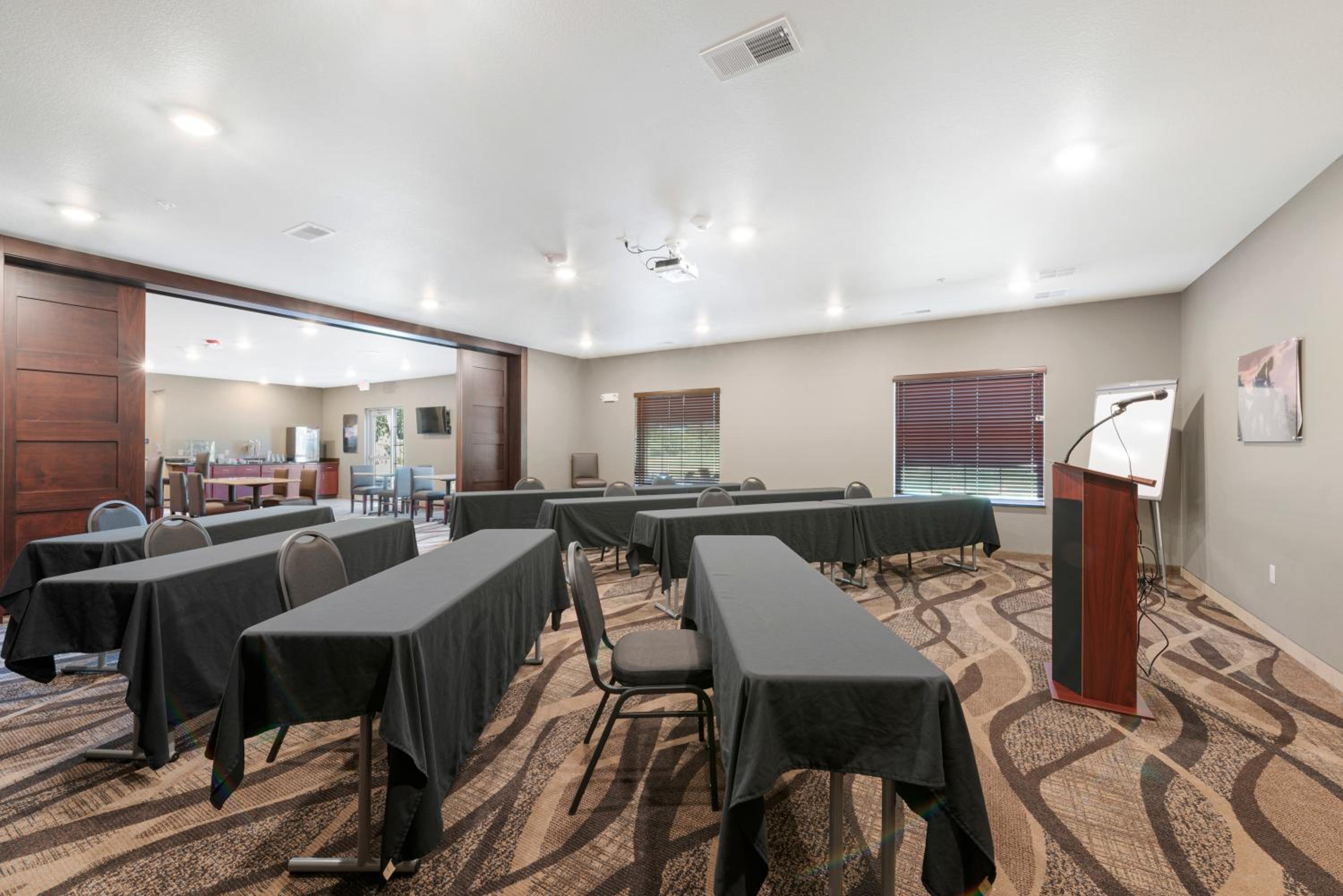 Cobblestone Hotel & Suites - Russells Point at Indian Lake view 2