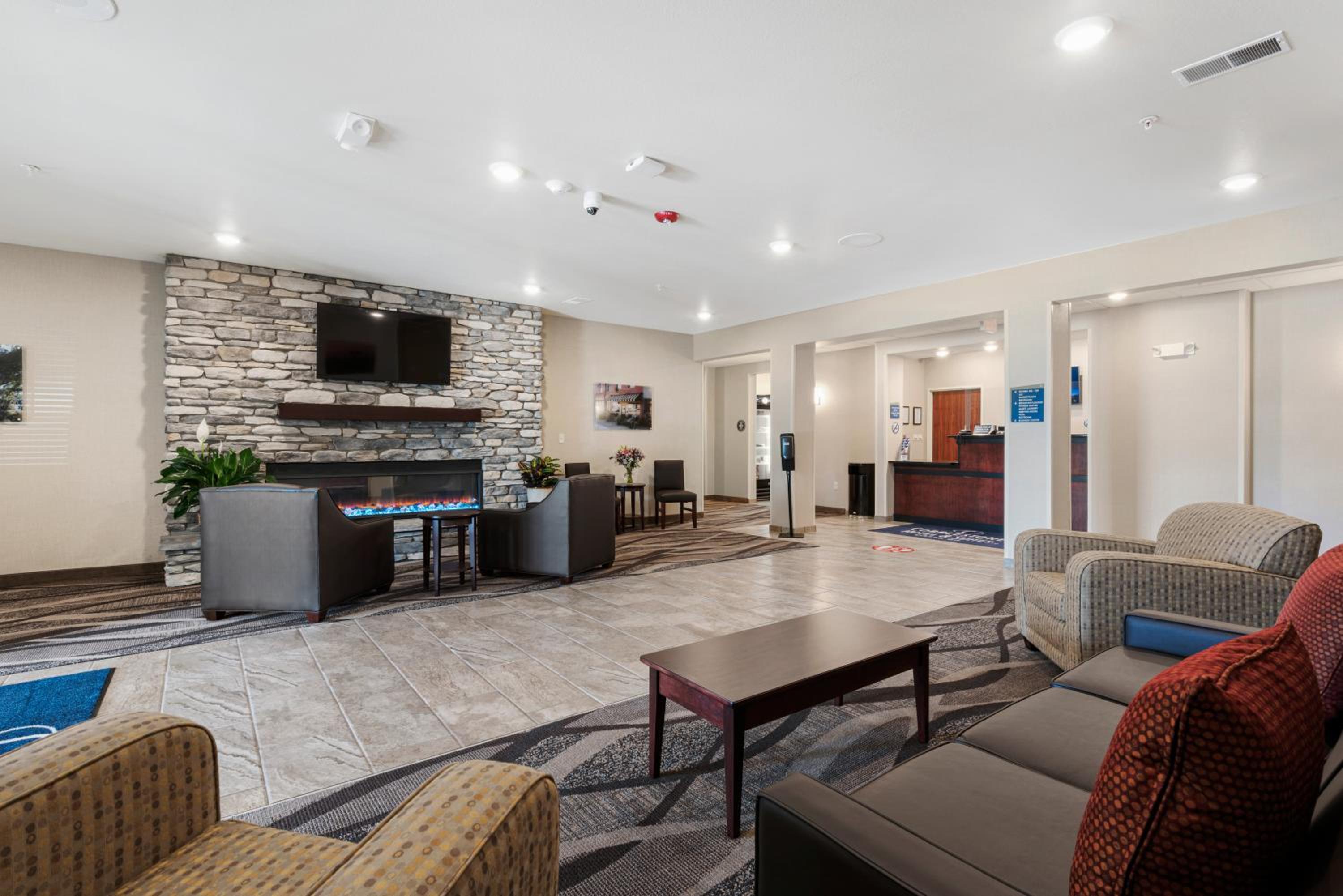 Cobblestone Hotel & Suites - Russells Point at Indian Lake view 5
