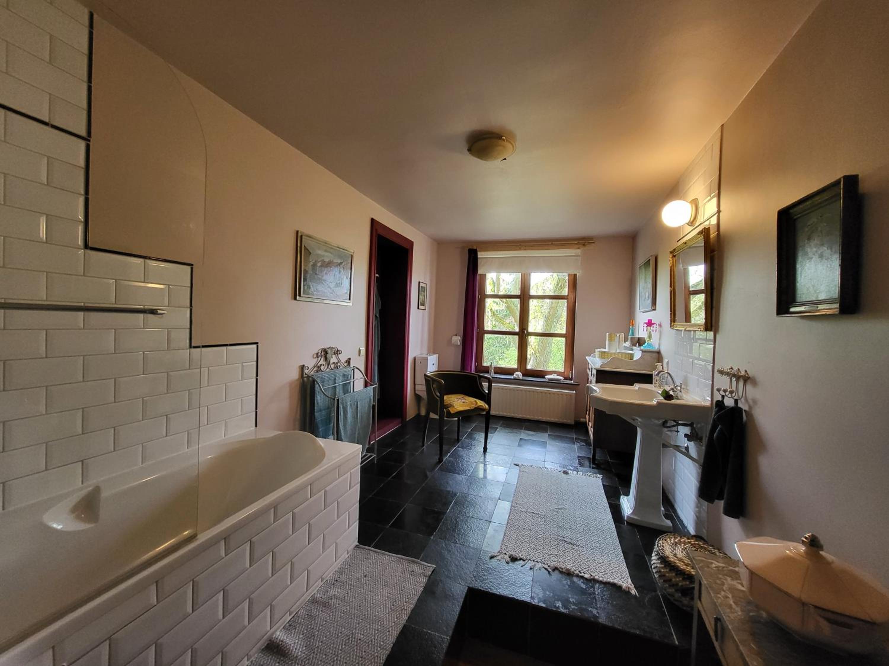 Charming and cosy ART DECO house in old historic farm with private natural pool and gardens with hiking and cycling trails nearby