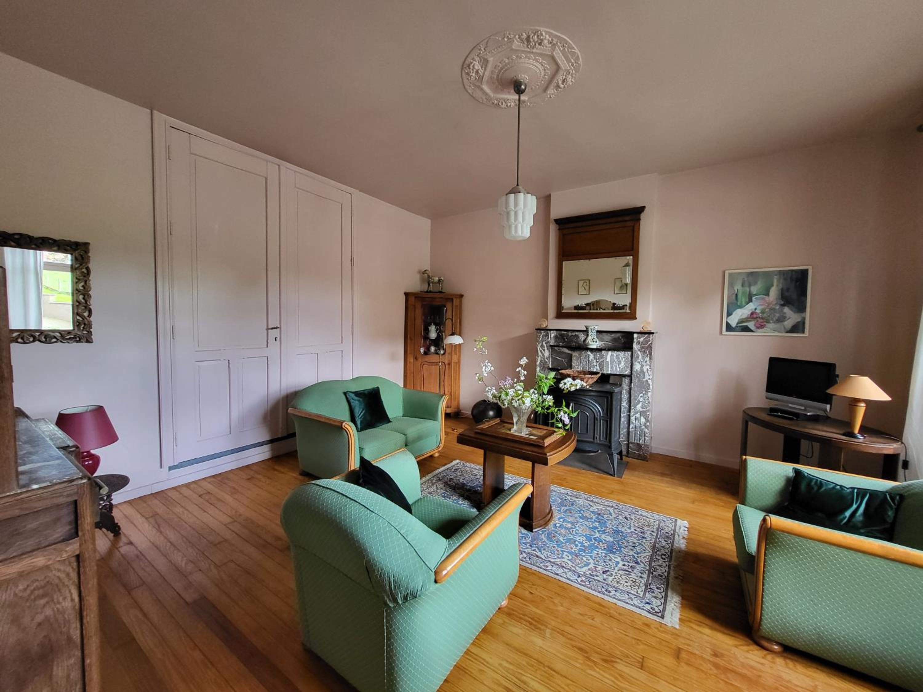 Charming and cosy ART DECO house in old historic farm with private natural pool and gardens with hiking and cycling trails nearby