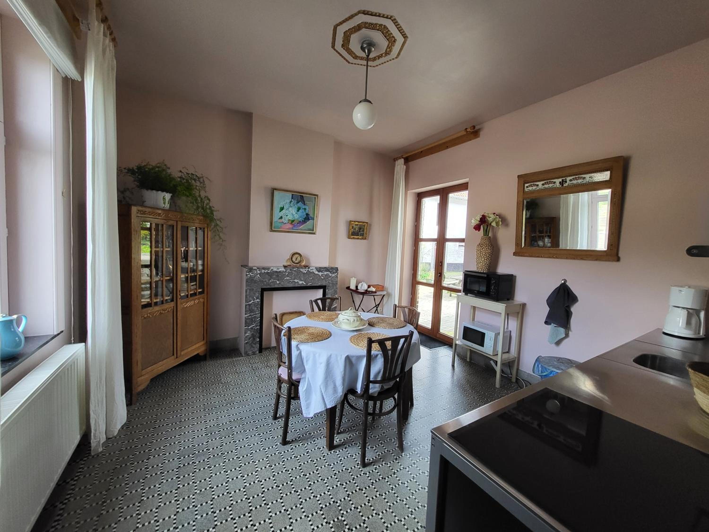 Charming and cosy ART DECO house in old historic farm with private natural pool and gardens with hiking and cycling trails nearby