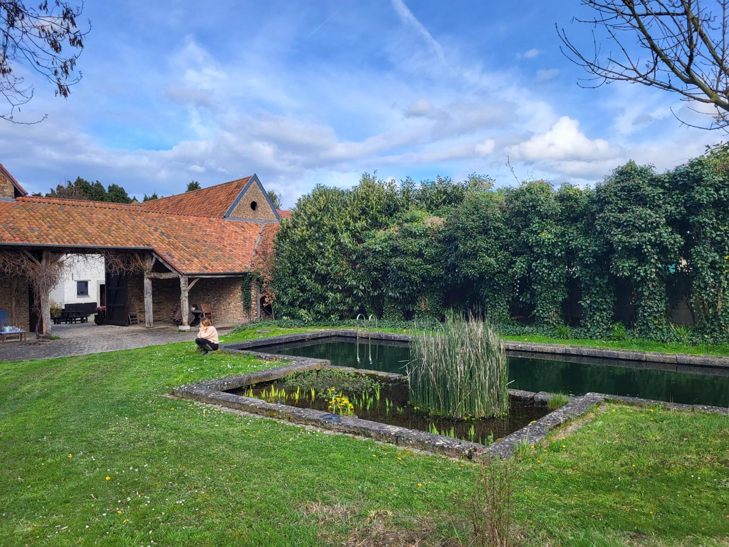Charming and cosy ART DECO house in old historic farm with private natural pool and gardens with hiking and cycling trails nearby