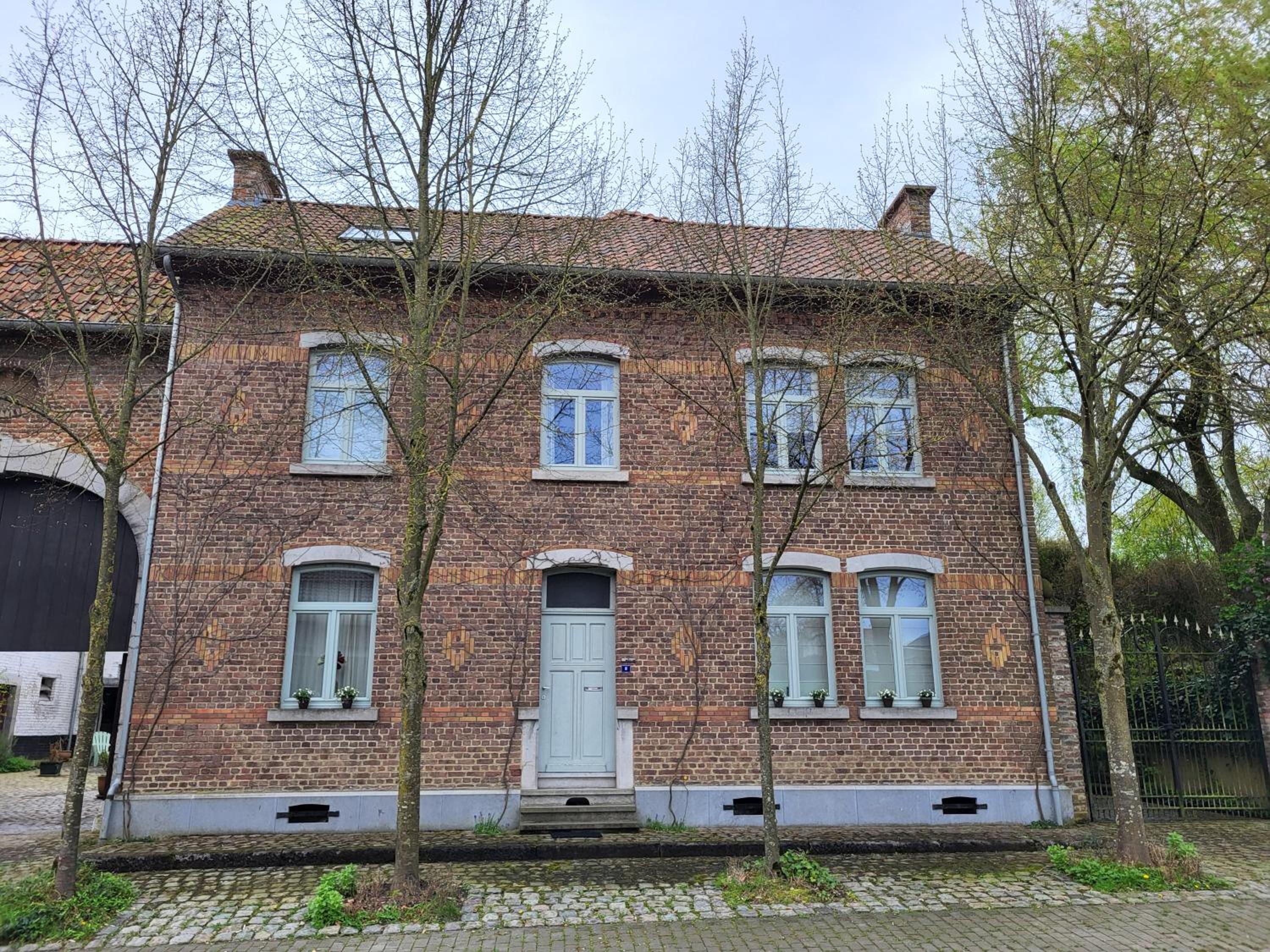Charming and cosy ART DECO house in old historic farm with private natural pool and gardens with hiking and cycling trails nearby