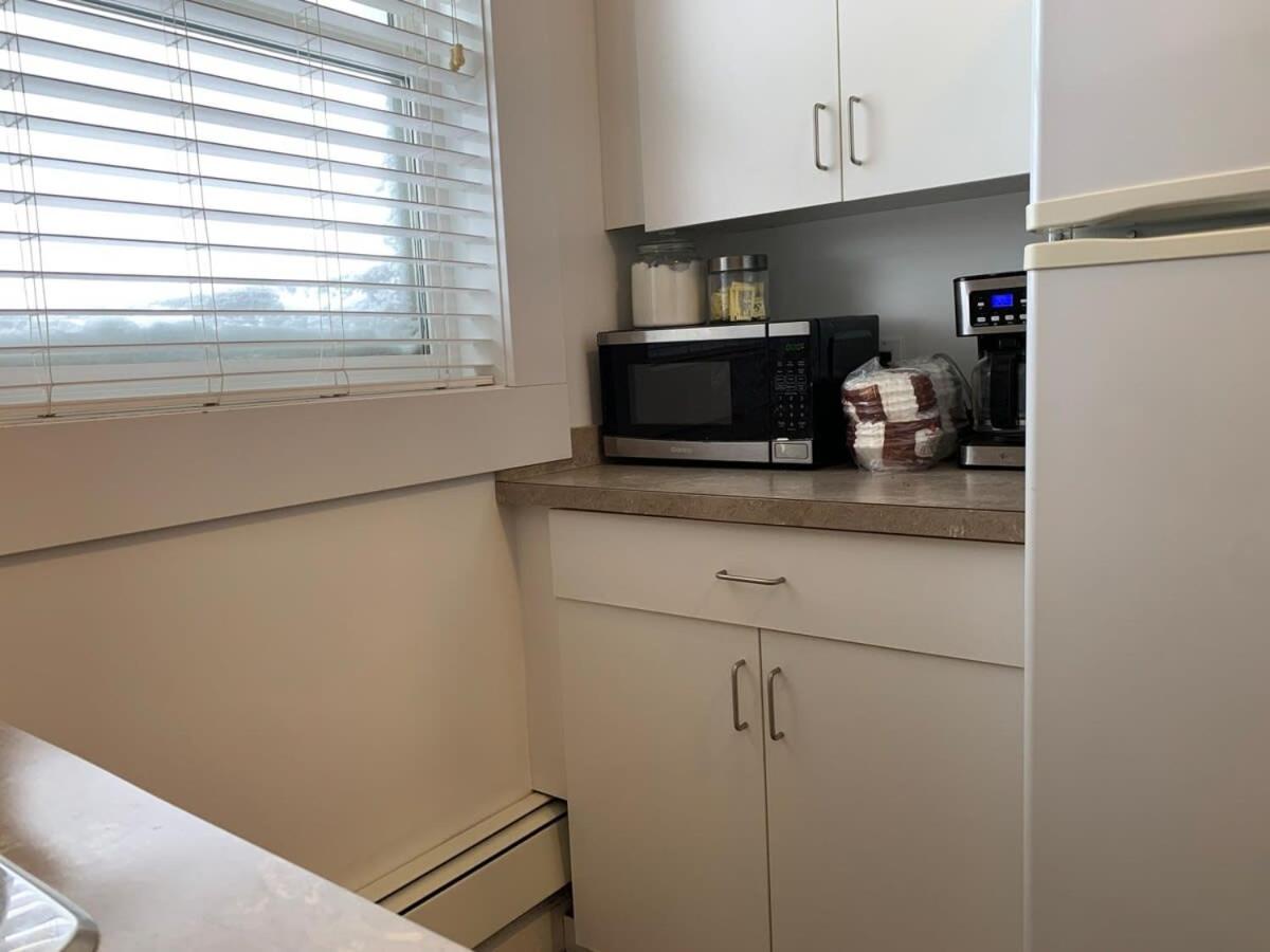 Large 1-bedroom Condo l Downtown l WiFi & Smart TV