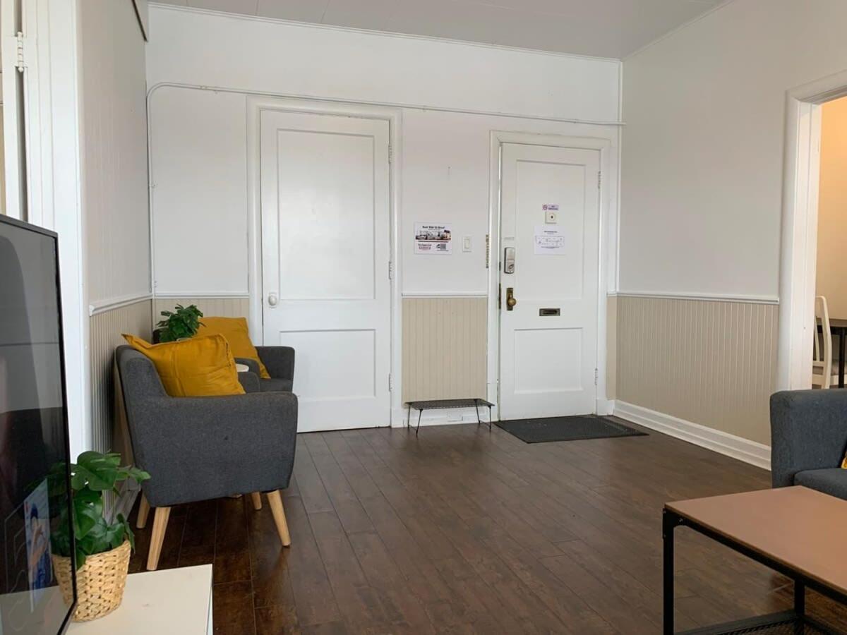 Large 1-bedroom Condo l Downtown l WiFi & Smart TV