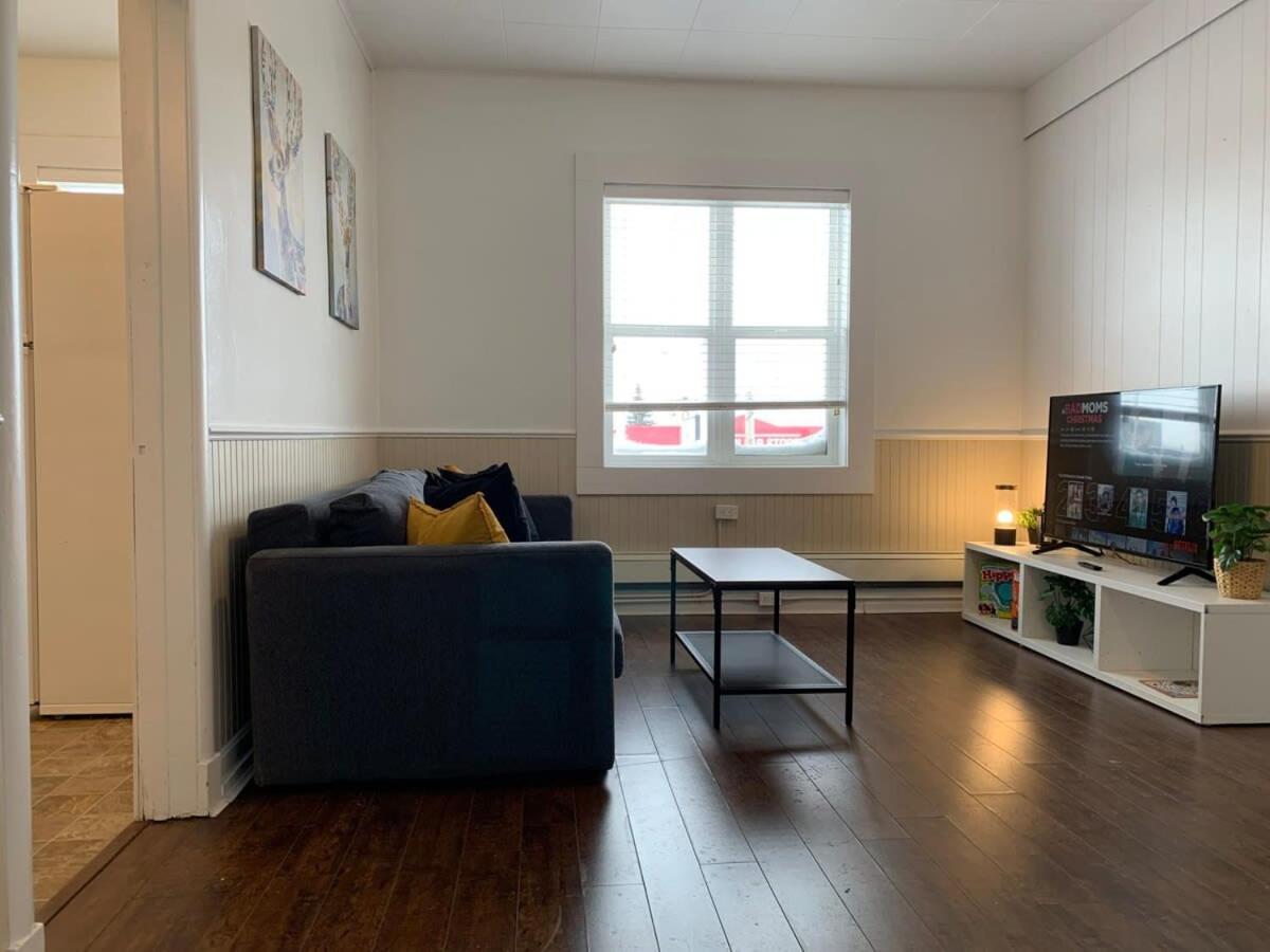 Large 1-bedroom Condo l Downtown l WiFi & Smart TV