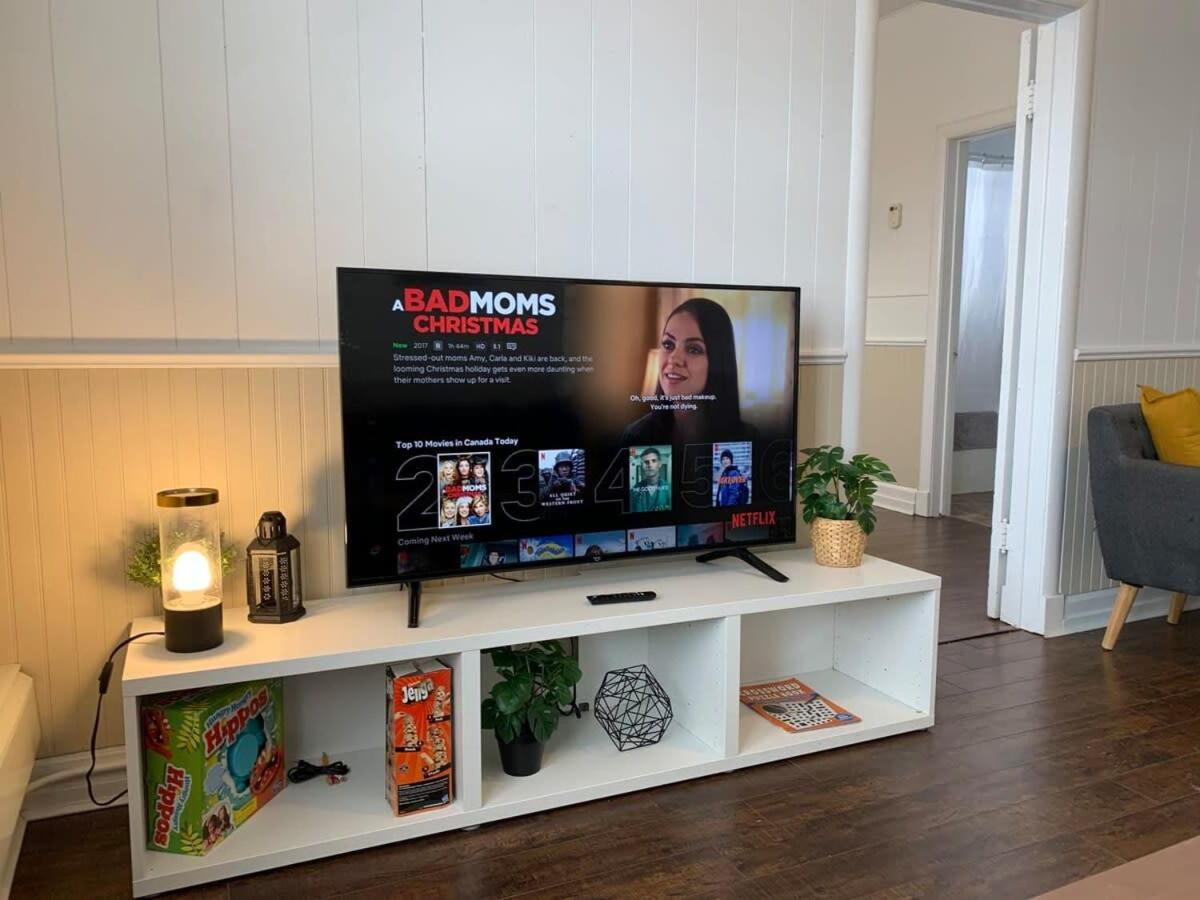 Large 1-bedroom Condo l Downtown l WiFi & Smart TV