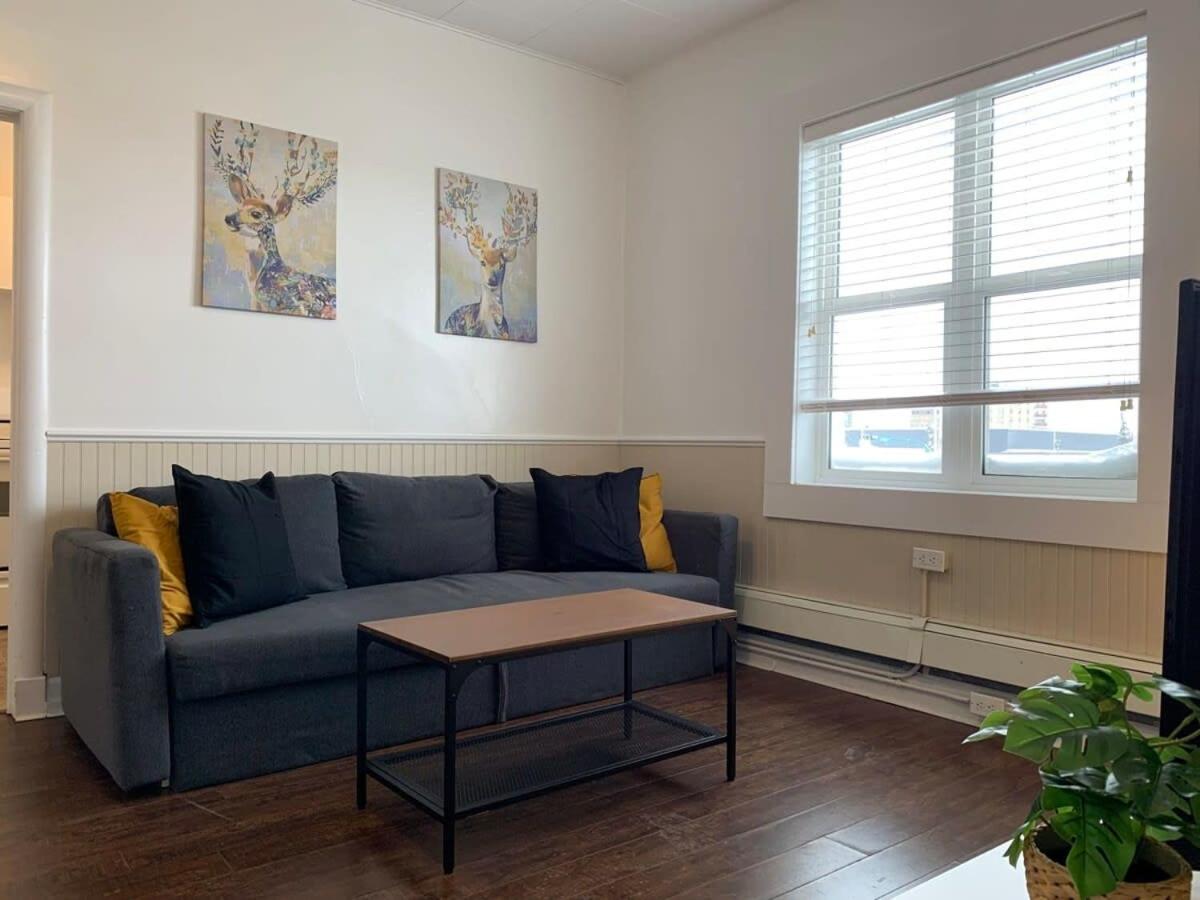 Large 1-bedroom Condo l Downtown l WiFi & Smart TV