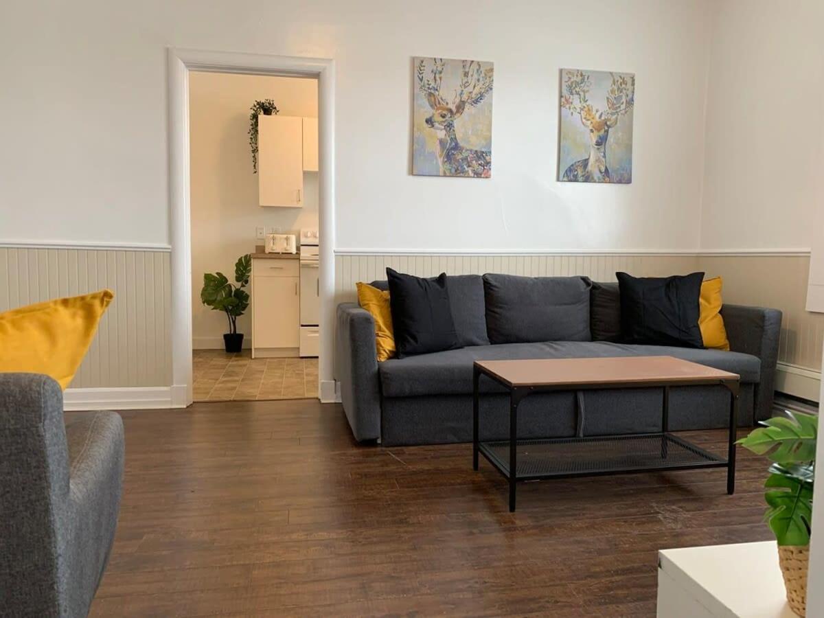 Large 1-bedroom Condo l Downtown l WiFi & Smart TV