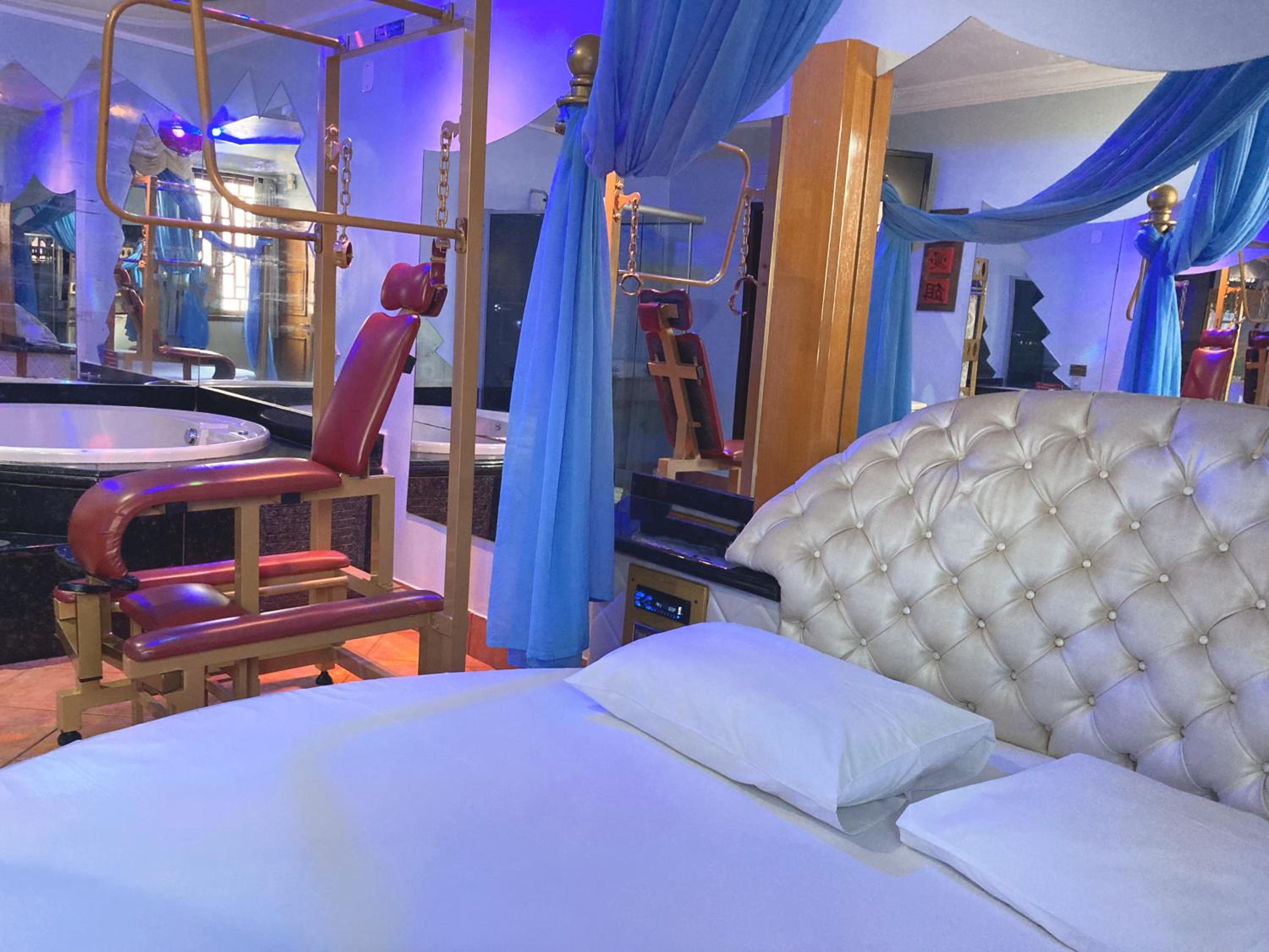 Xangai Motel by Drops
