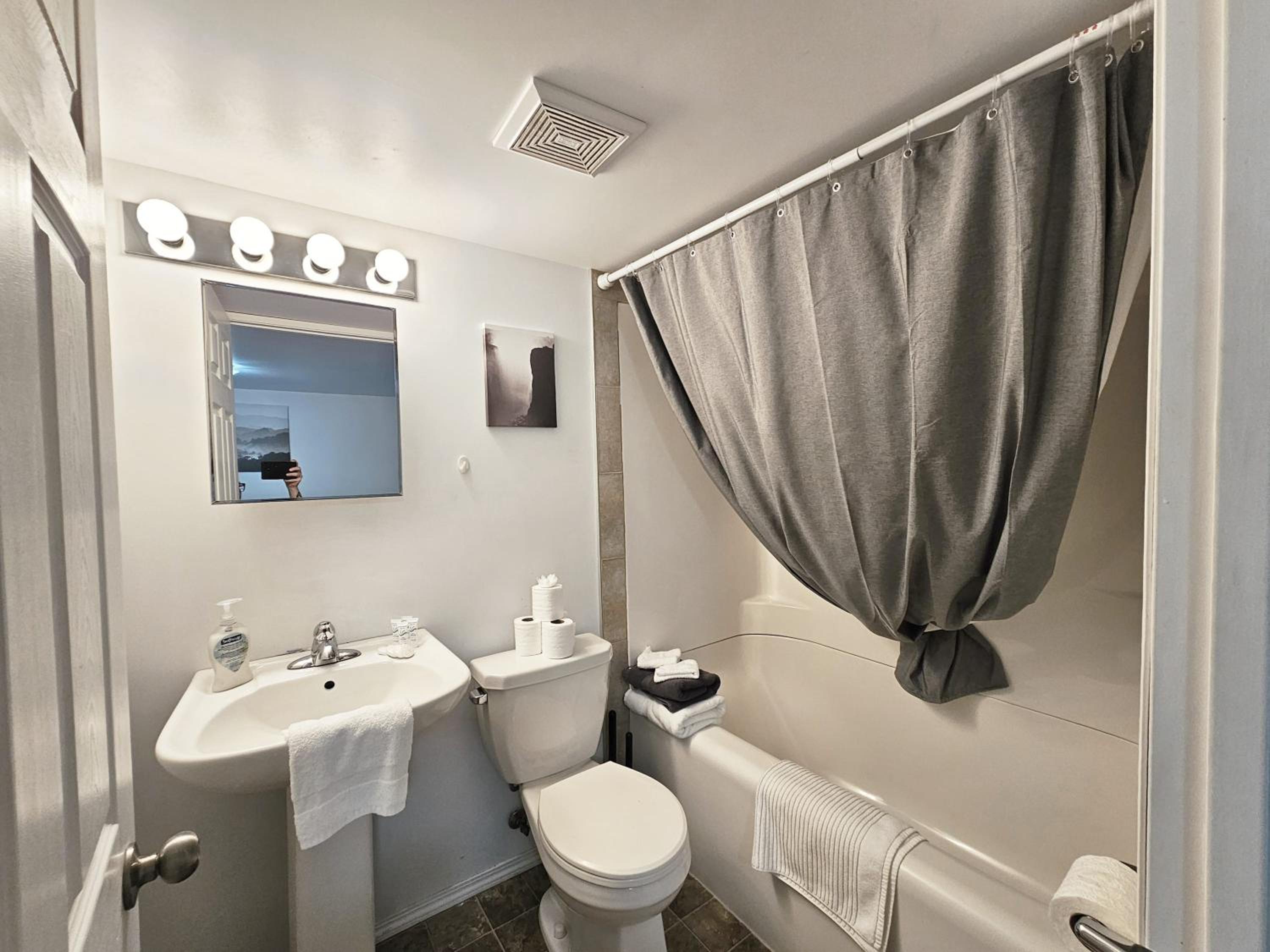 Modern 1BR at Downtown
