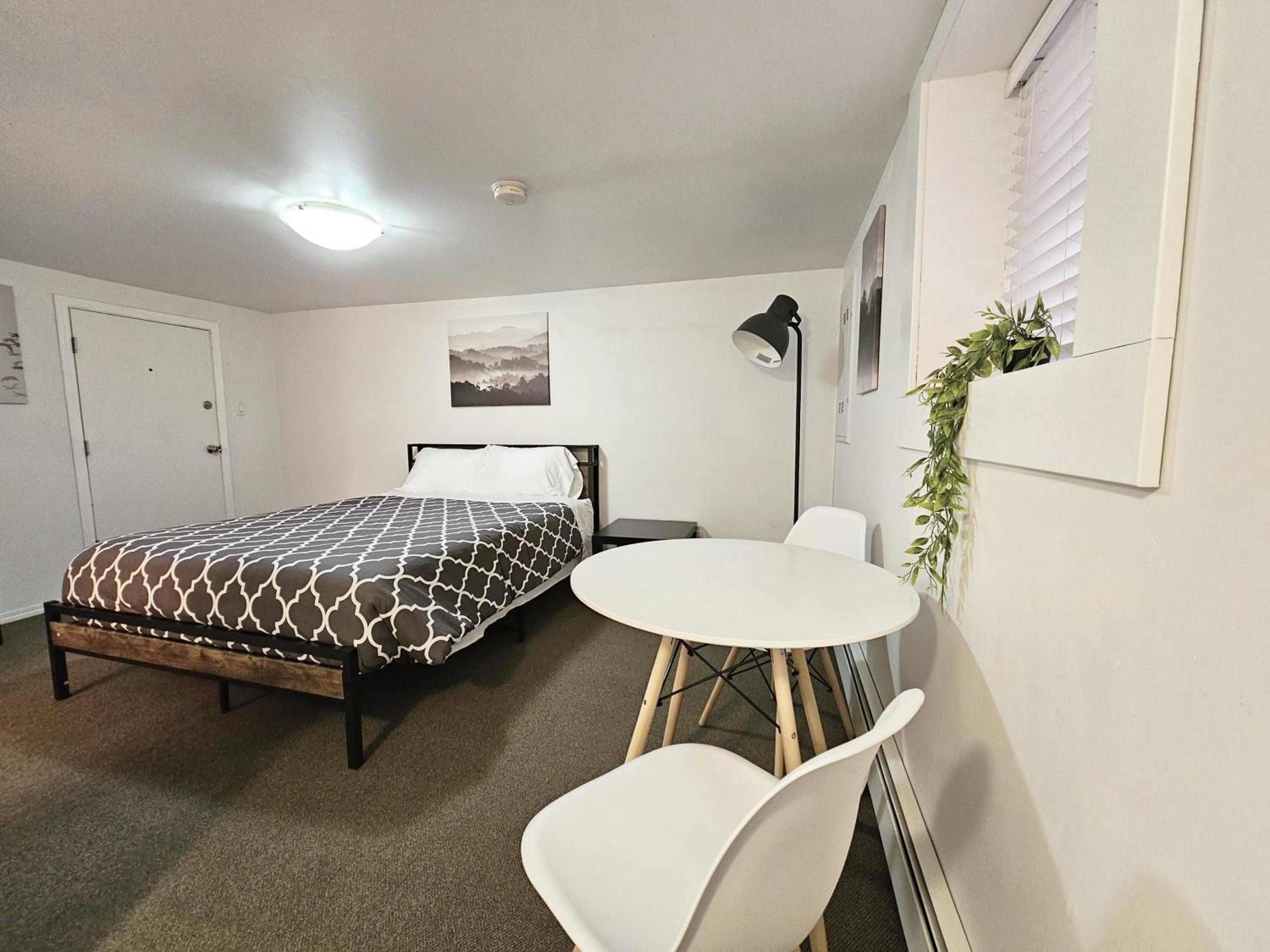 Modern 1BR at Downtown